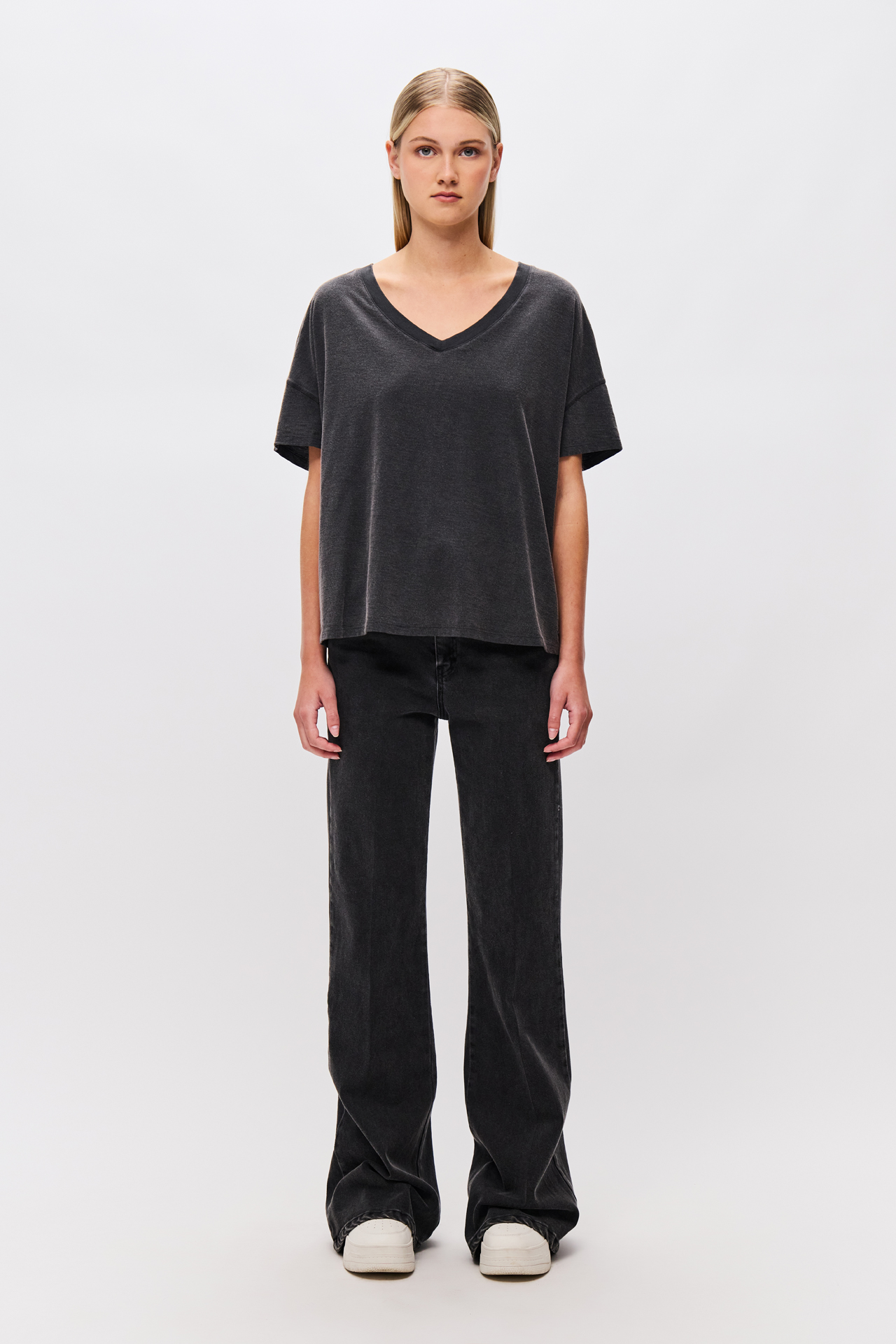 OVERSIZED V-NECK T-SHIRT