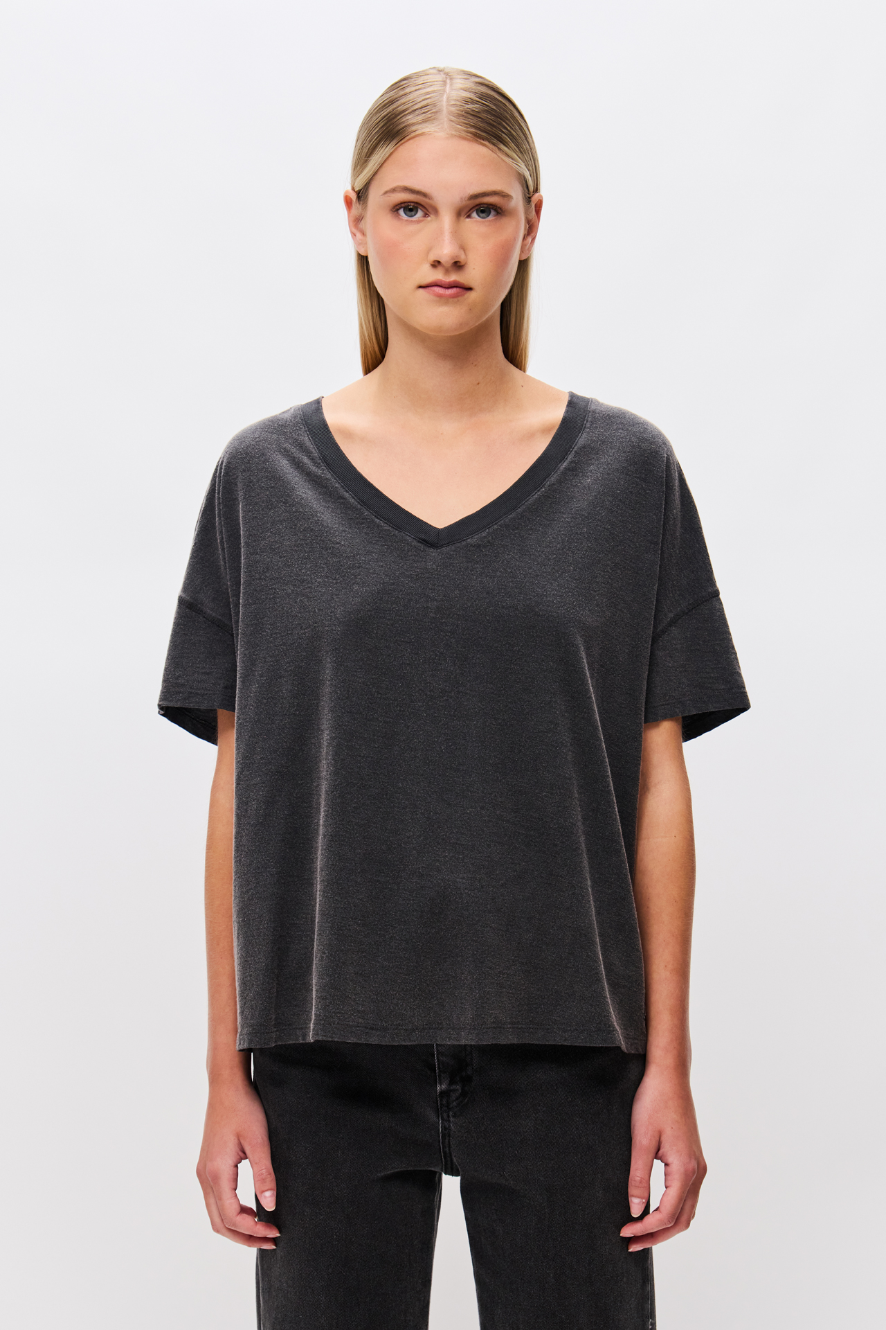 OVERSIZED V-NECK T-SHIRT