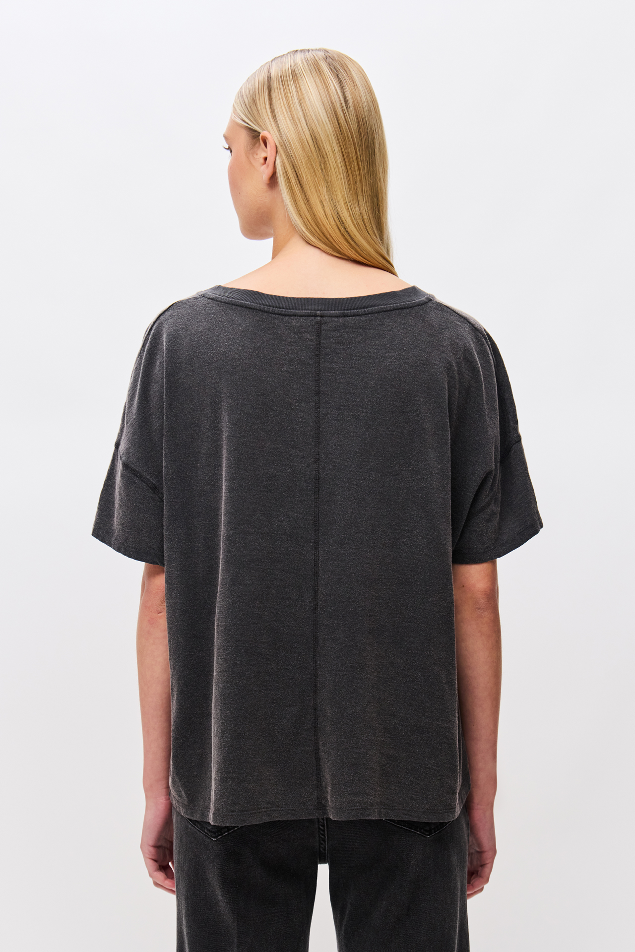 OVERSIZED V-NECK T-SHIRT