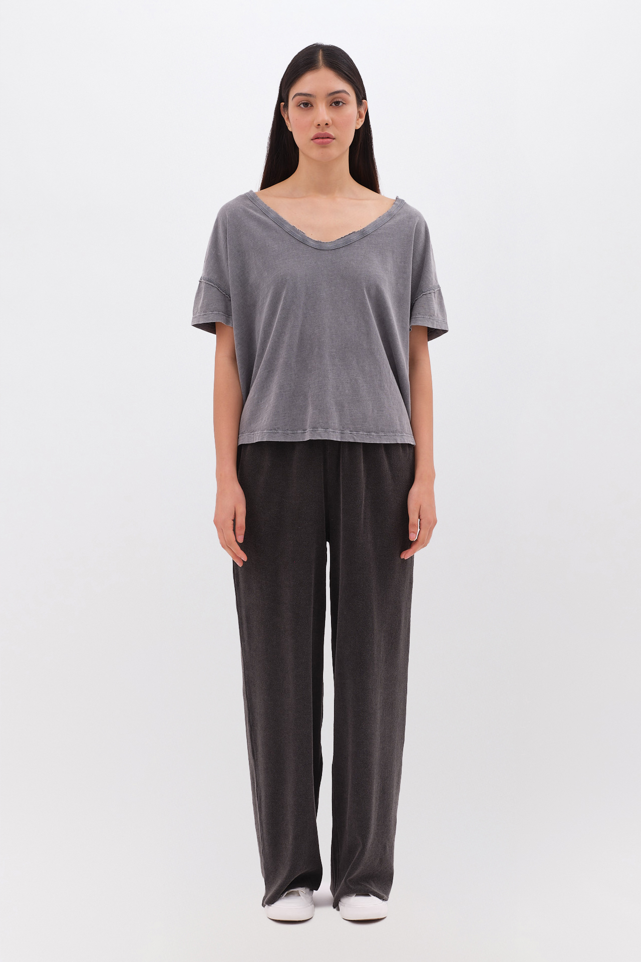 OVERSIZED V-NECK T-SHIRT