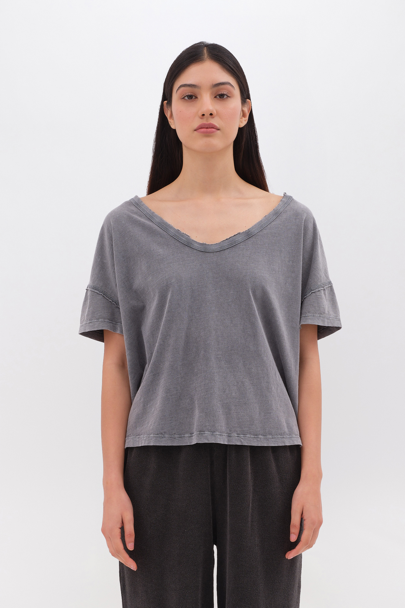 OVERSIZED V-NECK T-SHIRT