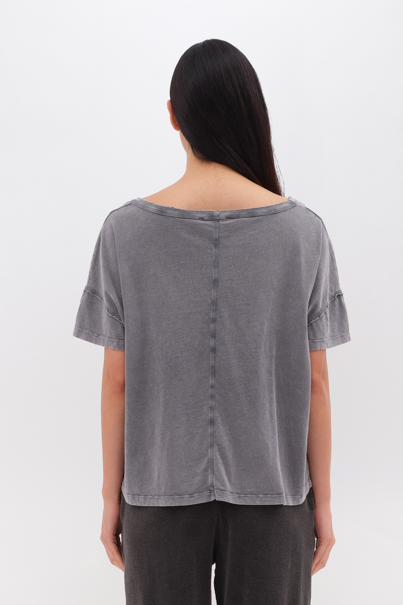 OVERSIZED V-NECK T-SHIRT