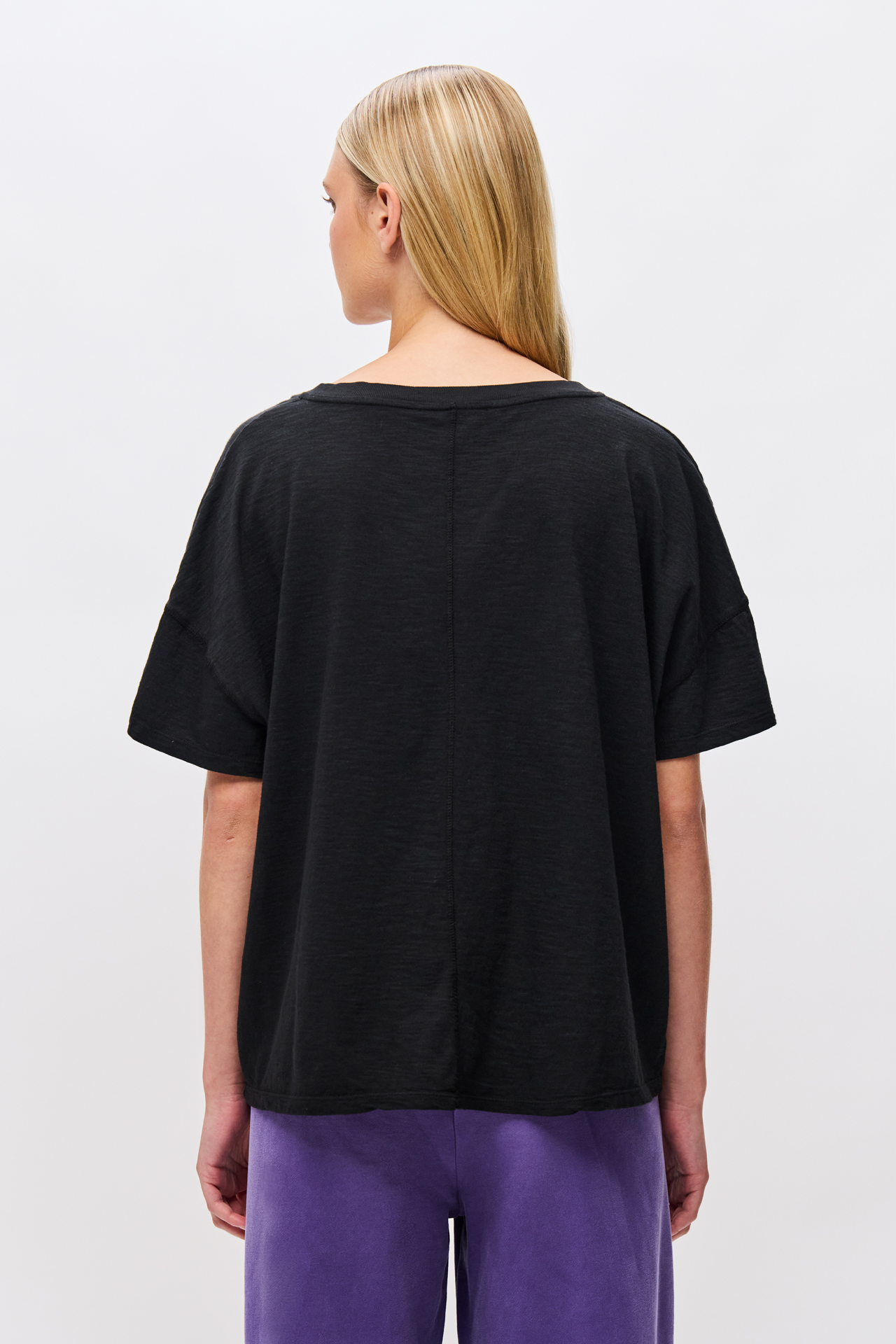 OVERSIZED V-NECK T-SHIRT