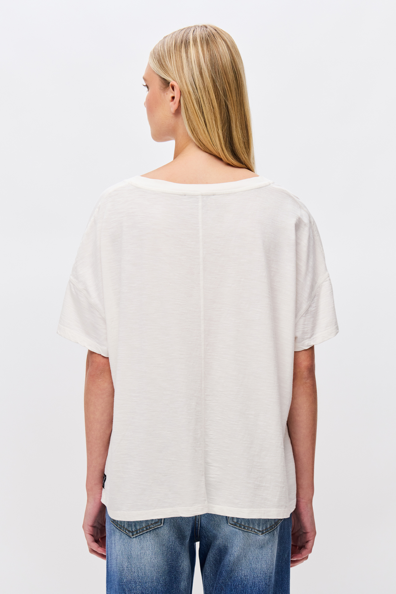 OVERSIZED V-NECK T-SHIRT
