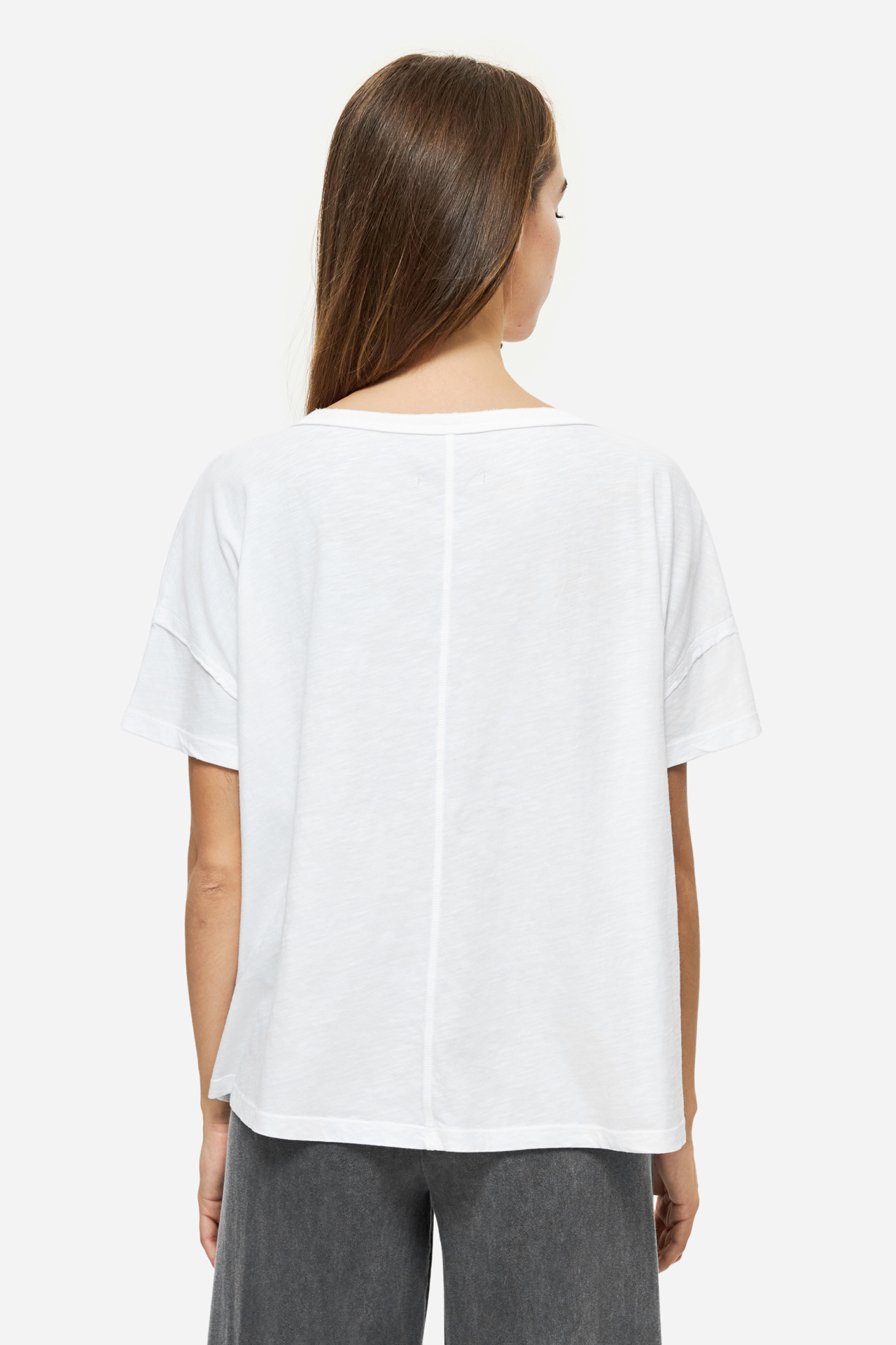 OVERSIZED V-NECK T-SHIRT