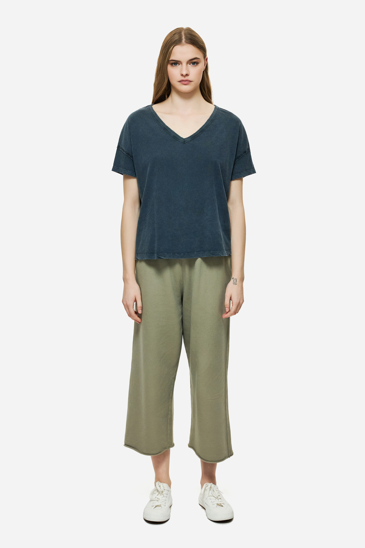 OVERSIZED V-NECK T-SHIRT