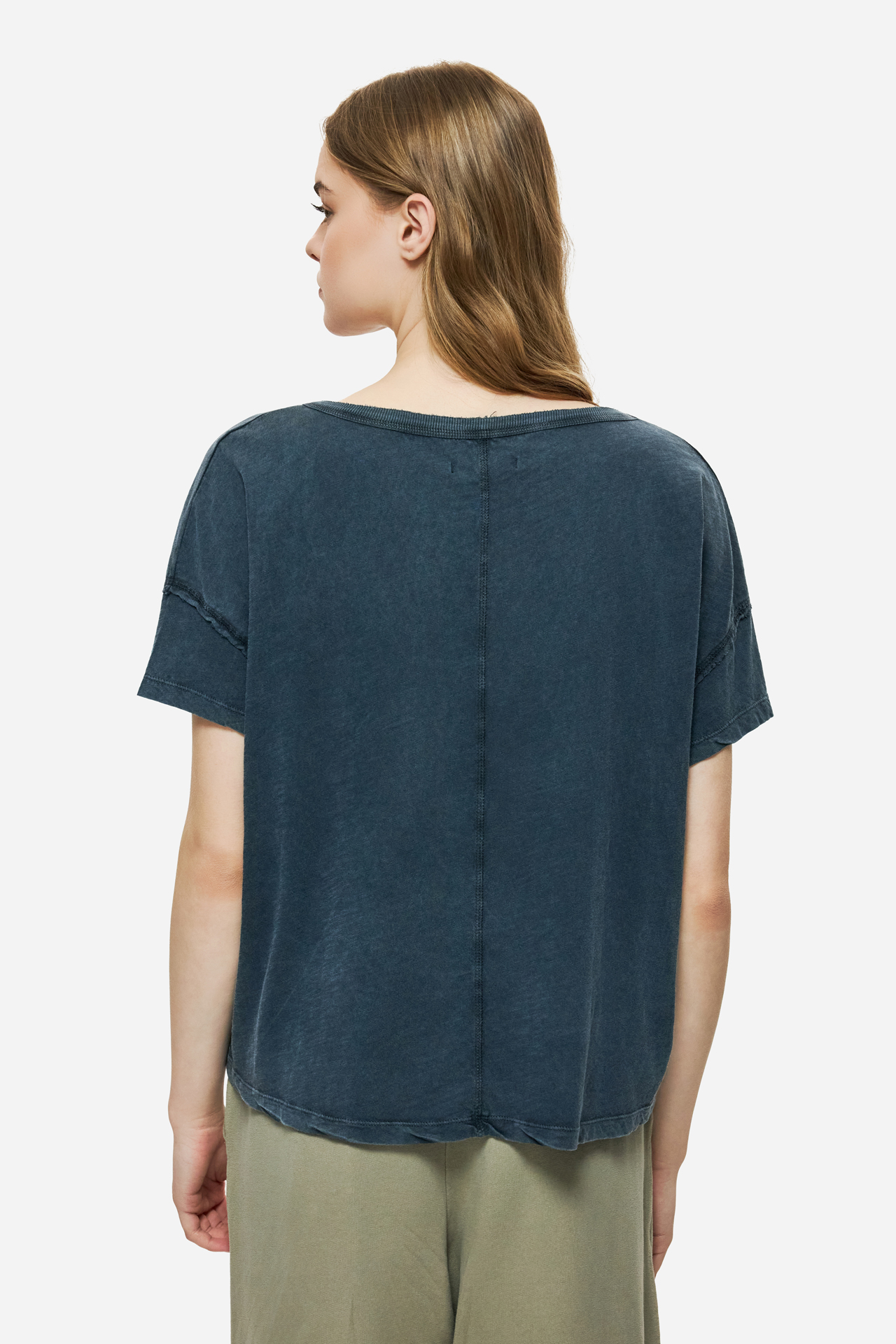OVERSIZED V-NECK T-SHIRT