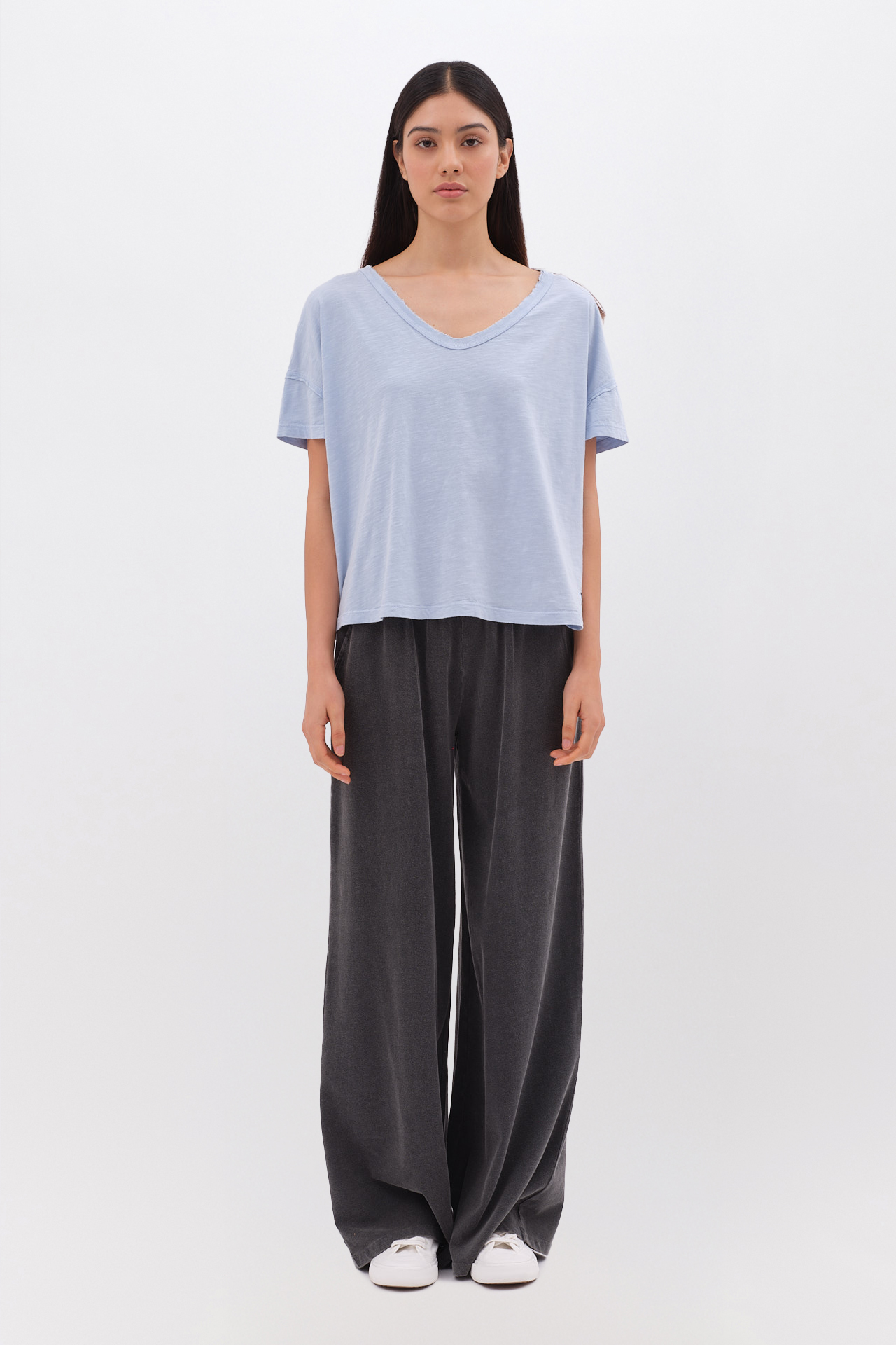 OVERSIZED V-NECK T-SHIRT
