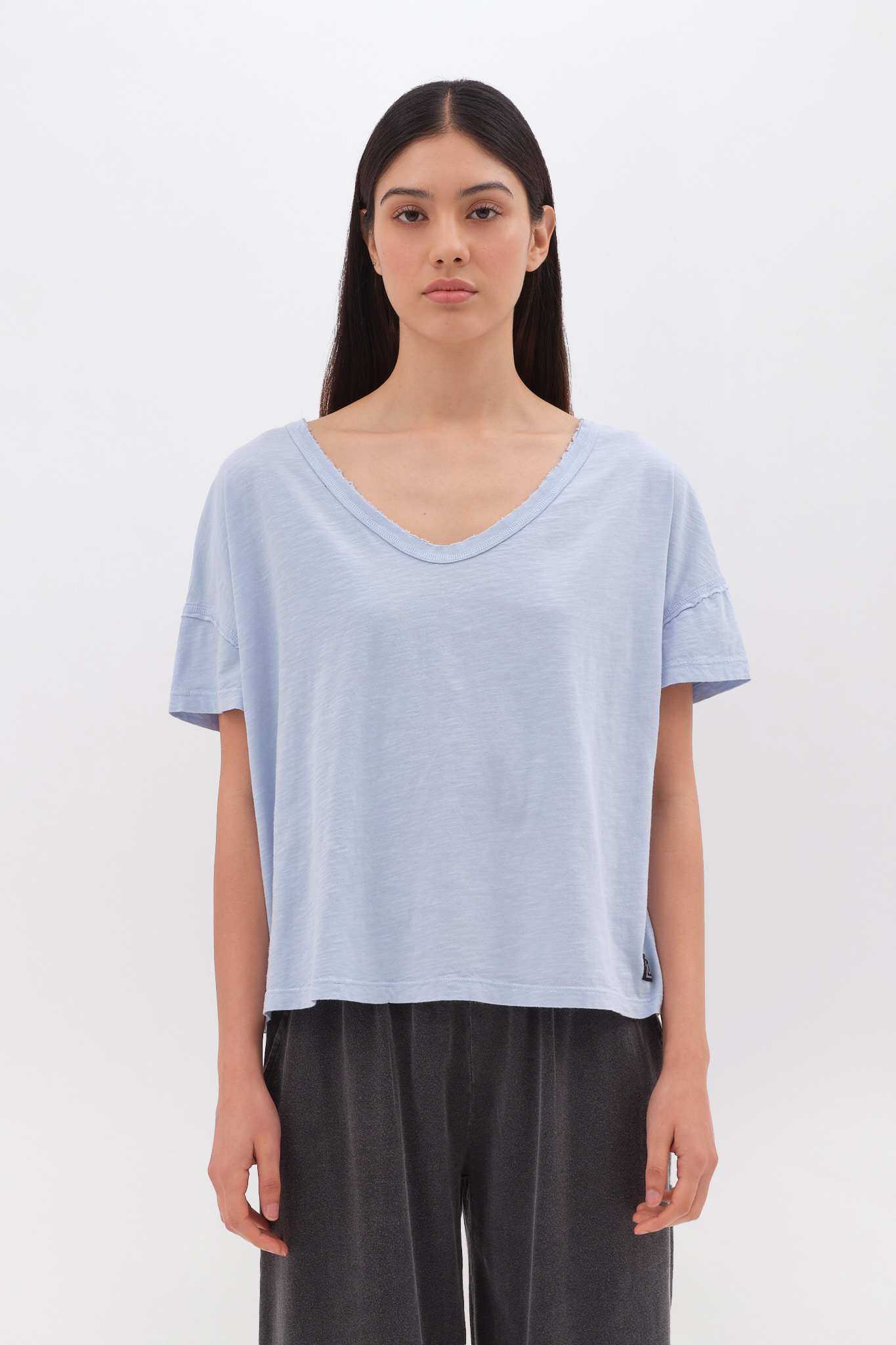 OVERSIZED V-NECK T-SHIRT