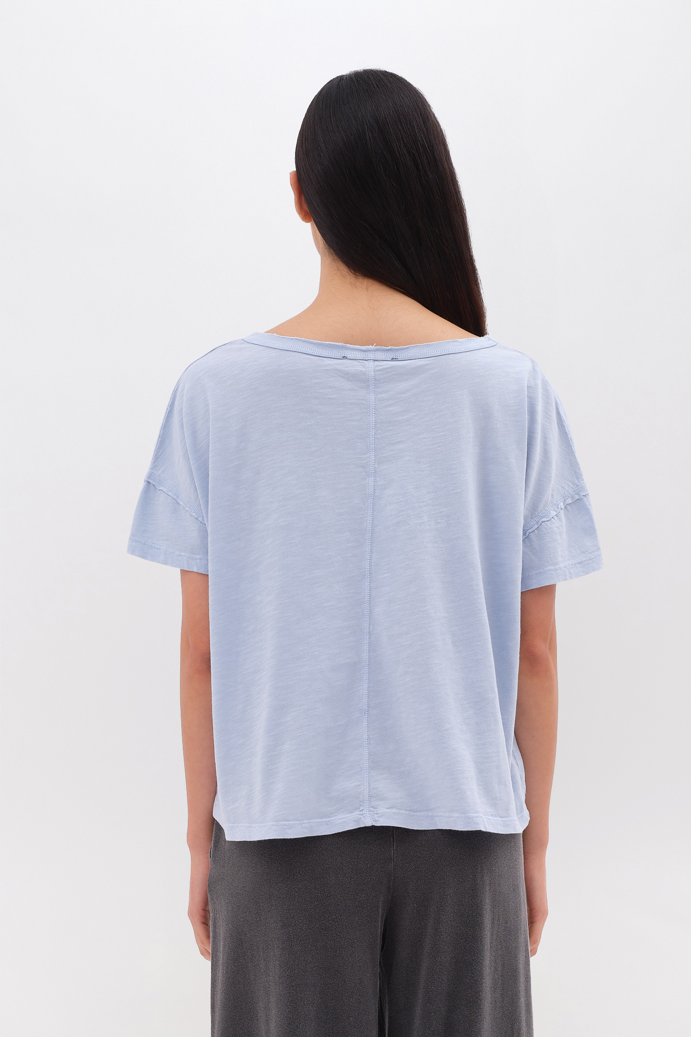 OVERSIZED V-NECK T-SHIRT