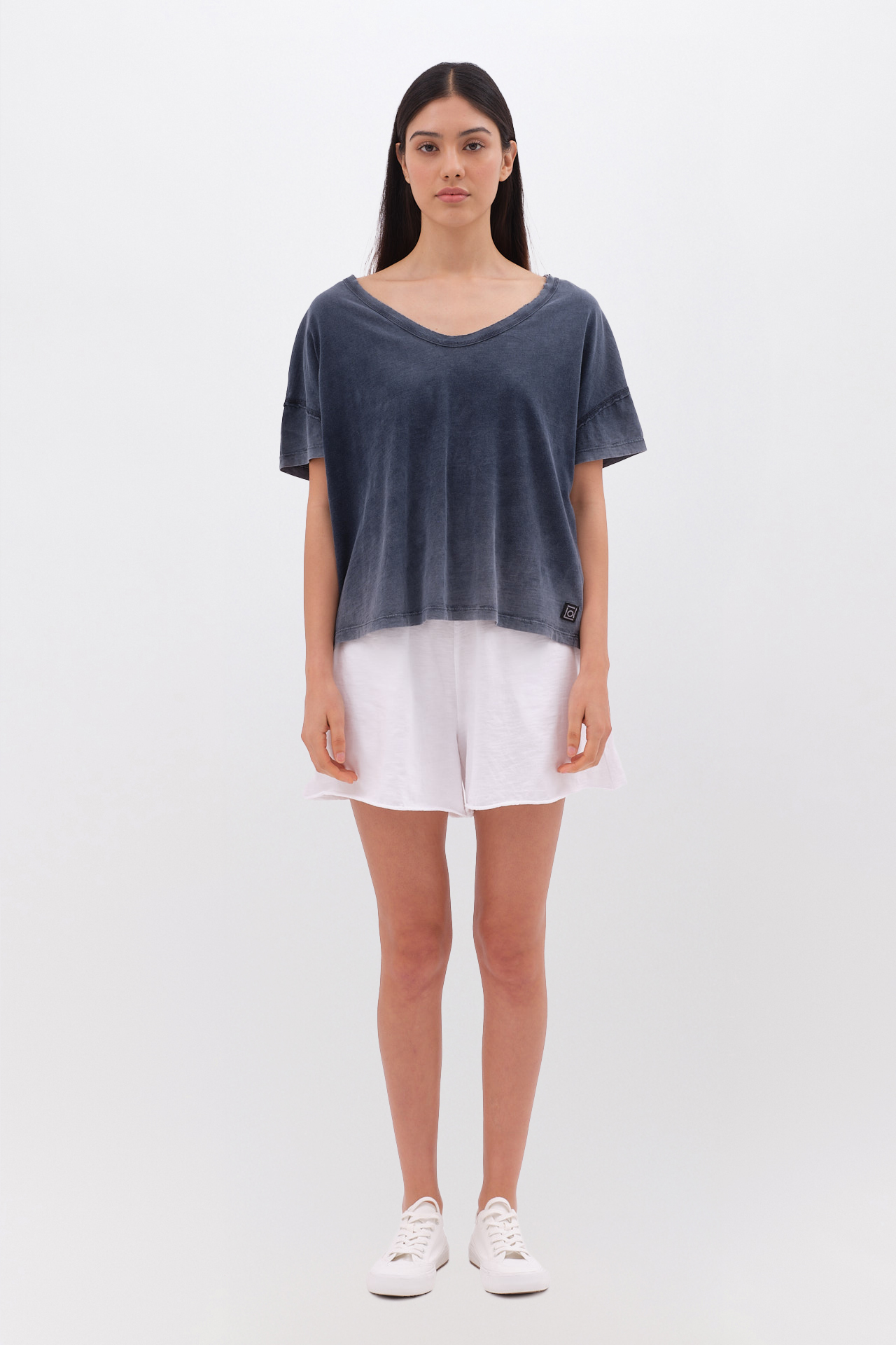OVERSIZED V-NECK T-SHIRT