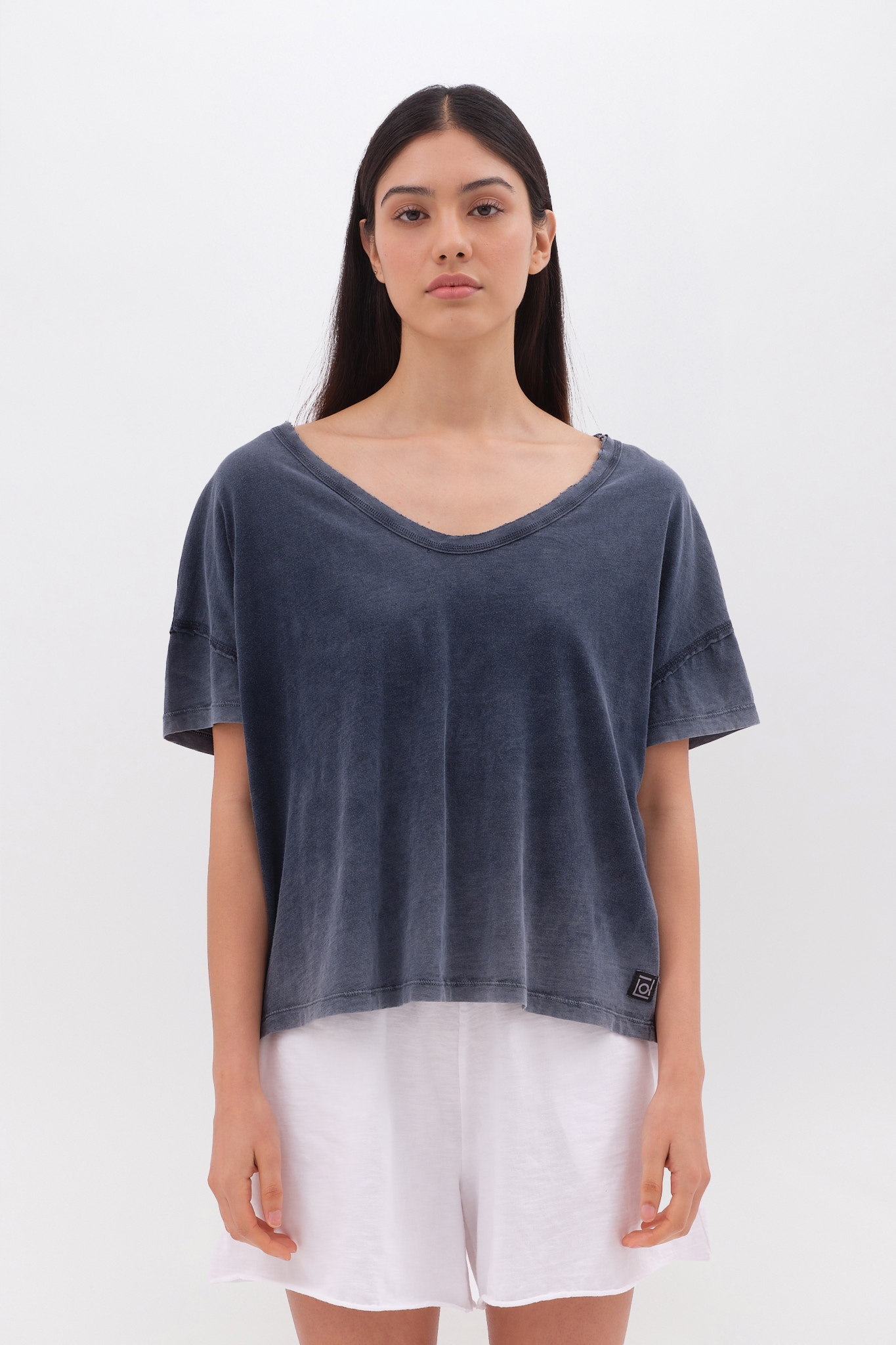 OVERSIZED V-NECK T-SHIRT
