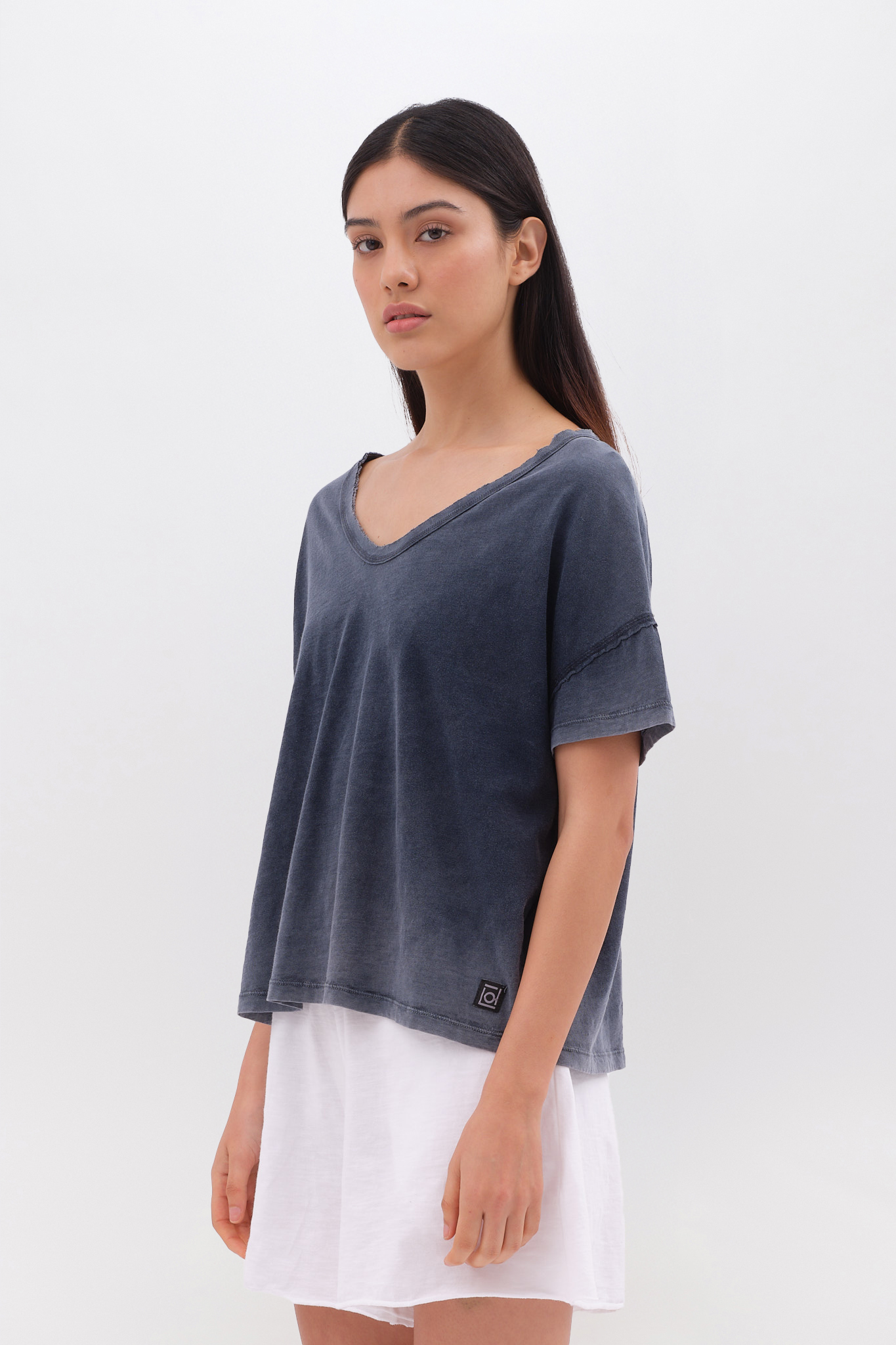 OVERSIZED V-NECK T-SHIRT
