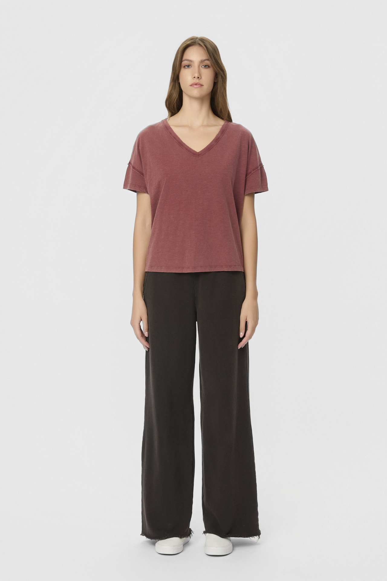 OVERSIZED V-NECK T-SHIRT