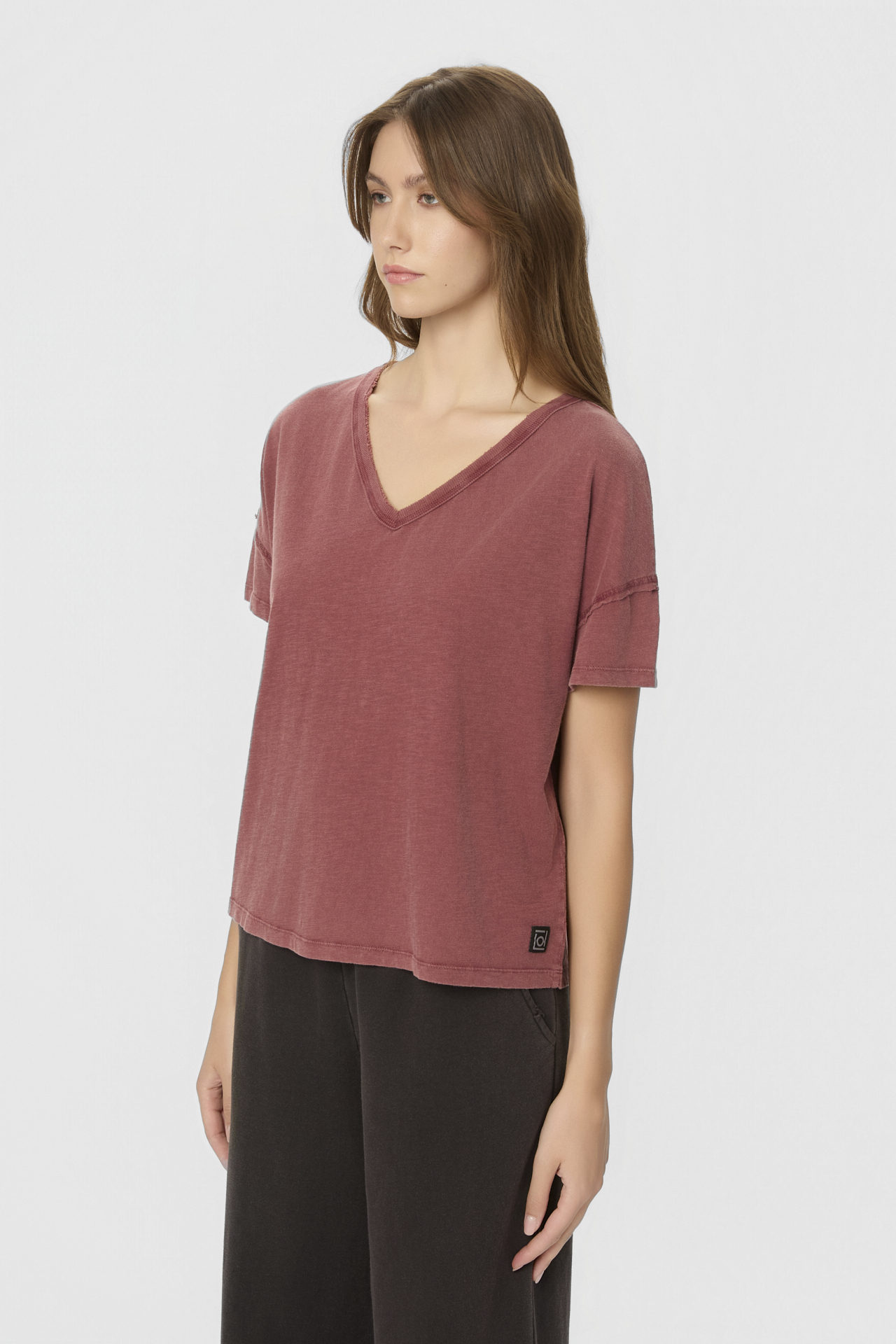 OVERSIZED V-NECK T-SHIRT