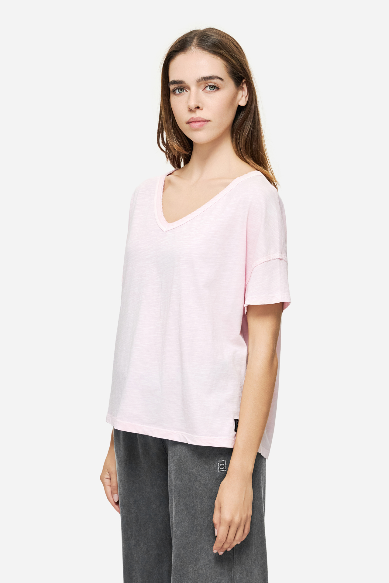 OVERSIZED V-NECK T-SHIRT