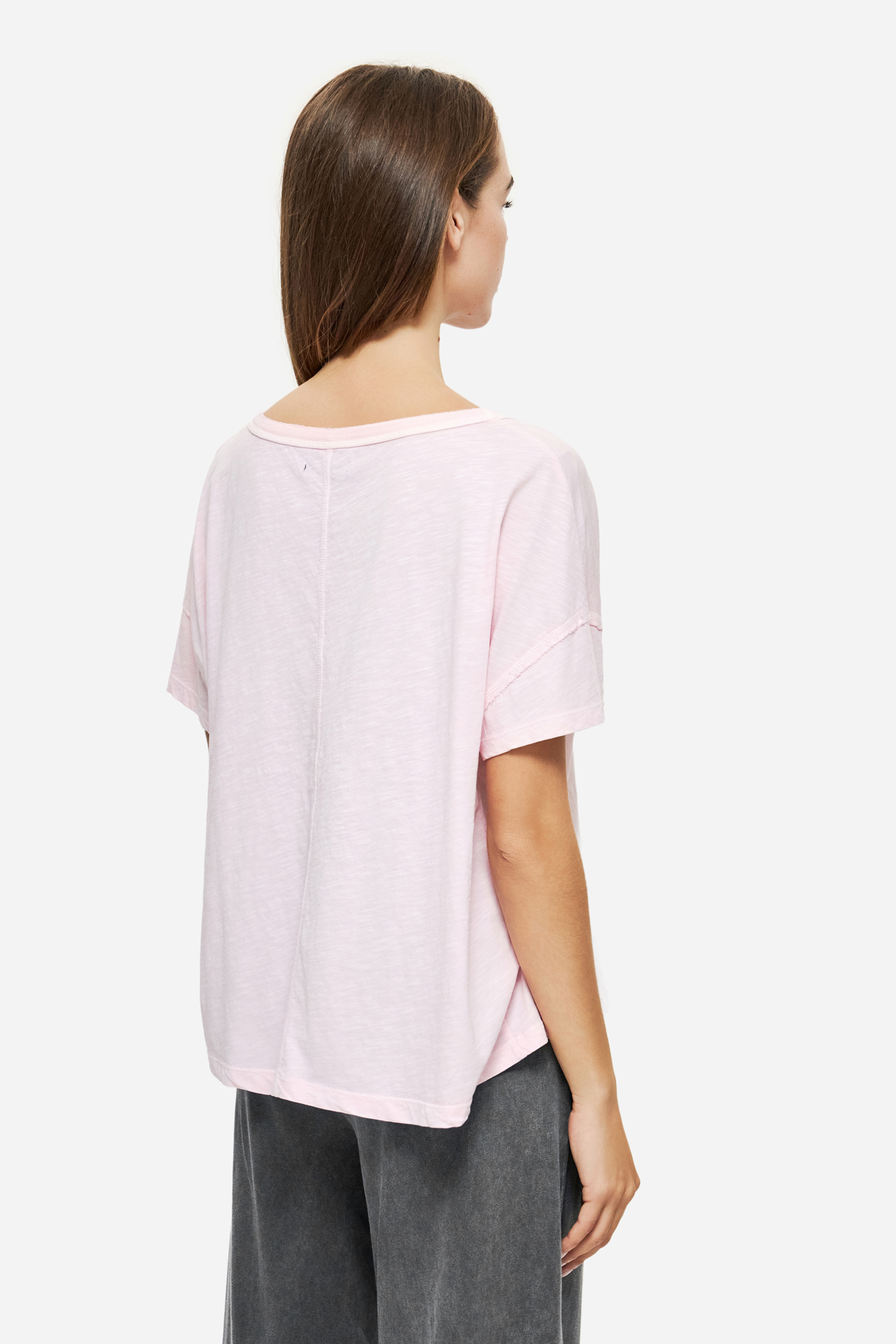 OVERSIZED V-NECK T-SHIRT