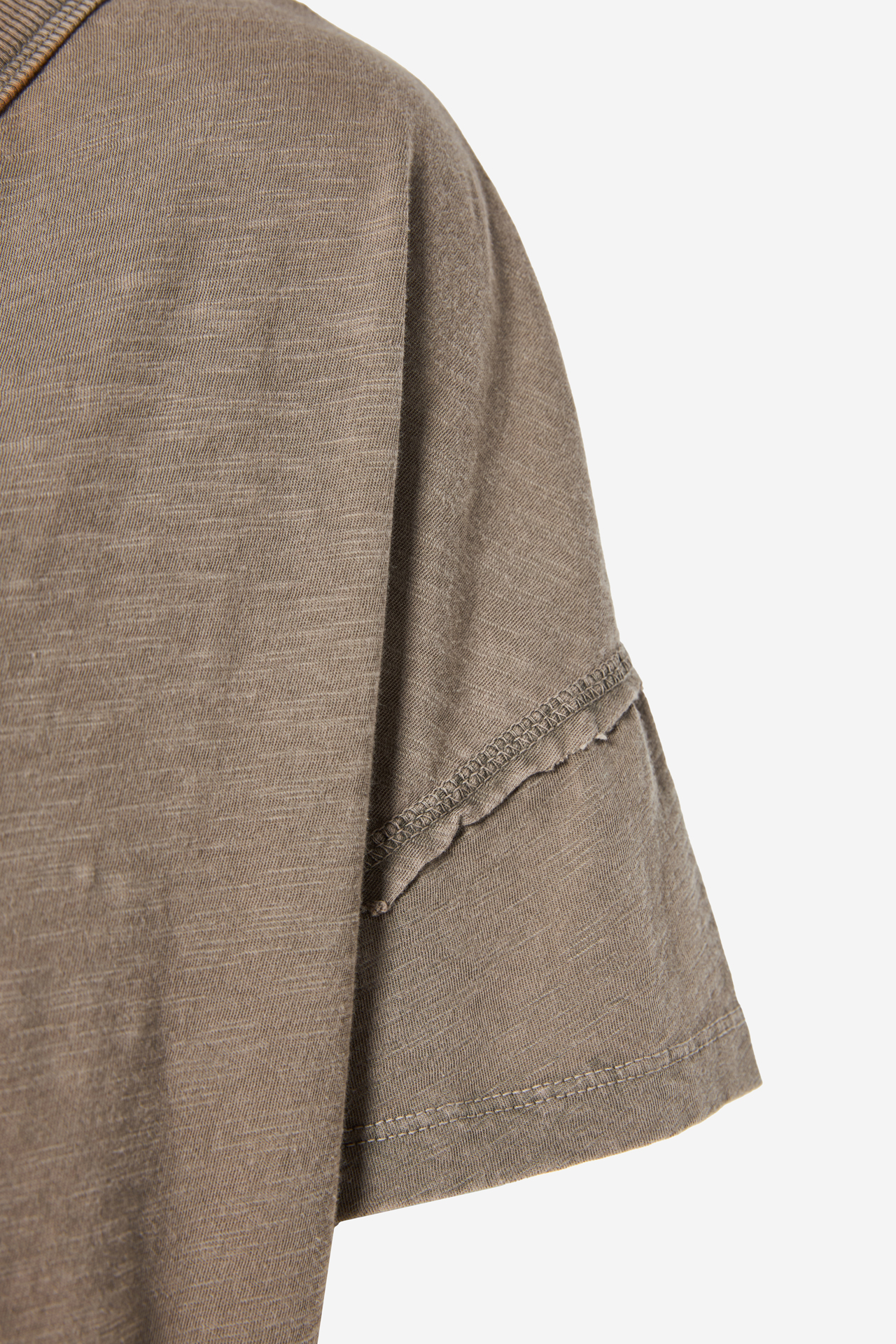 OVERSIZED V-NECK T-SHIRT