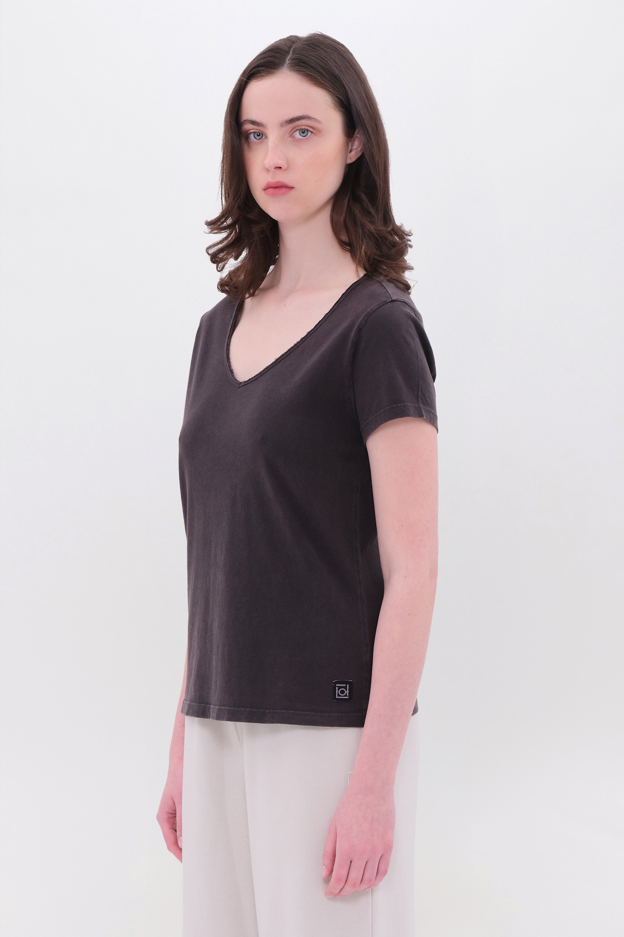 V-NECK T-SHIRT WITH PIPING