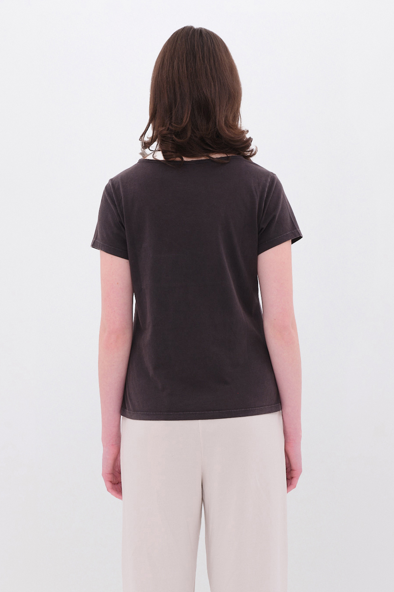 V-NECK T-SHIRT WITH PIPING