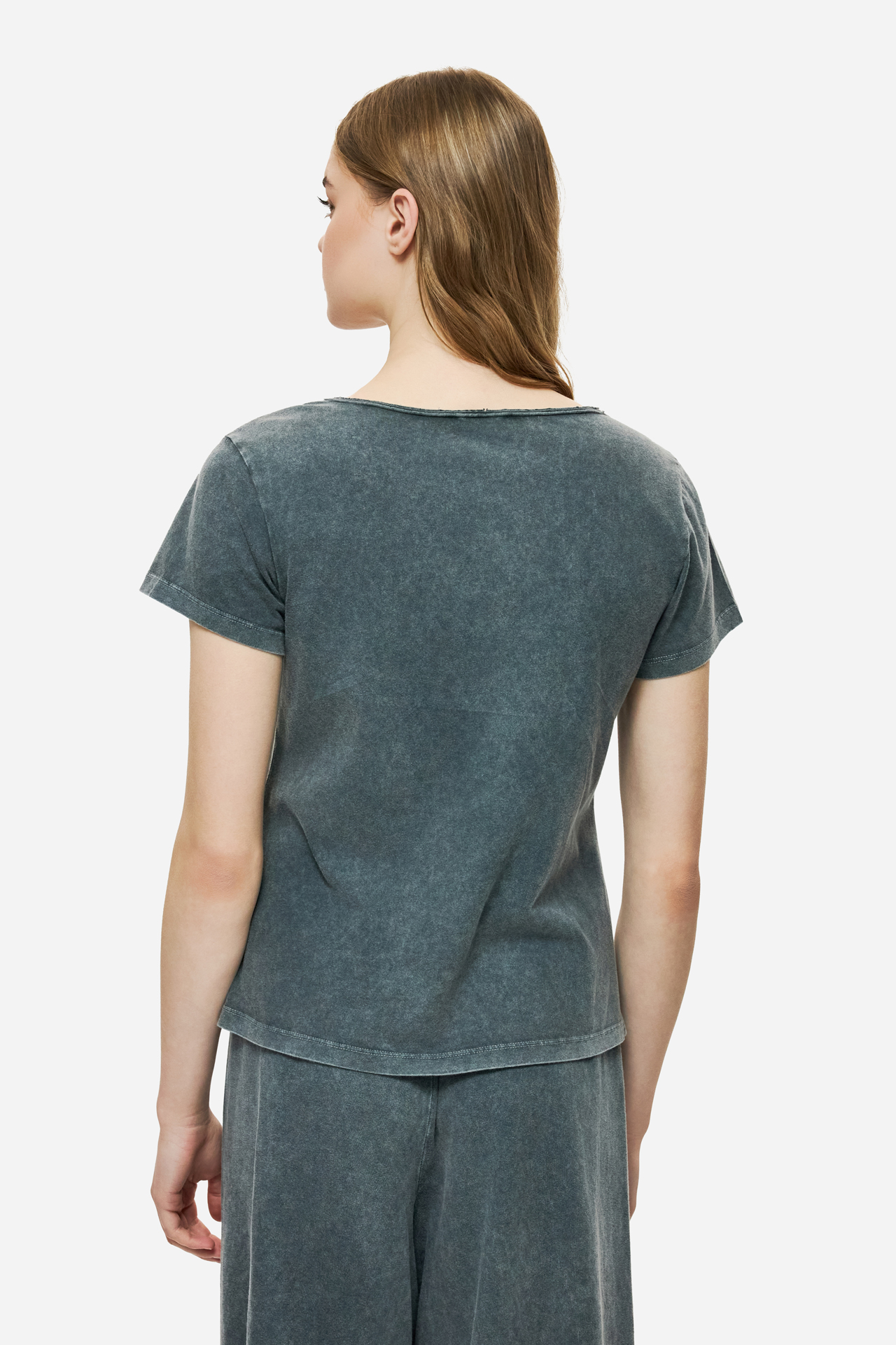 V-NECK T-SHIRT WITH PIPING