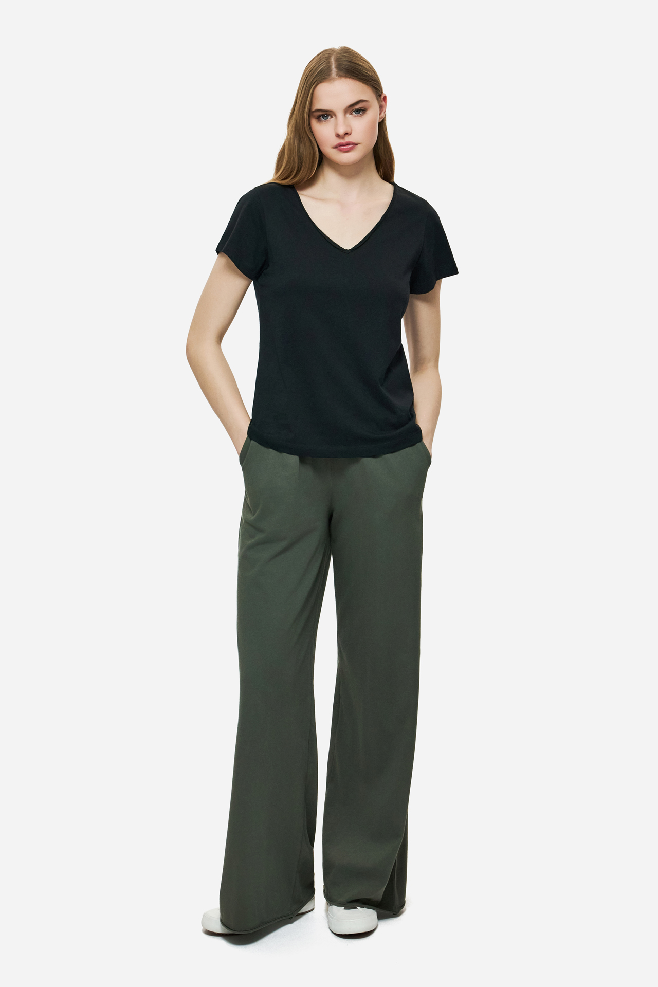 V-NECK T-SHIRT WITH PIPING