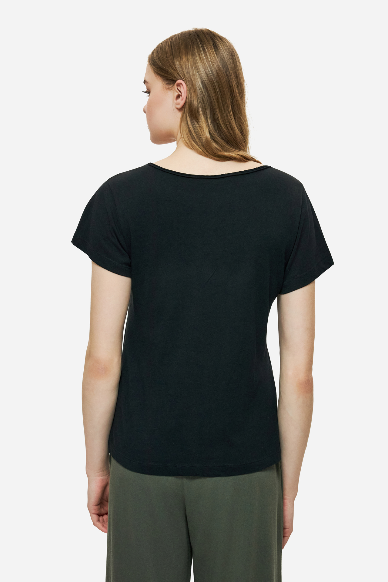 V-NECK T-SHIRT WITH PIPING