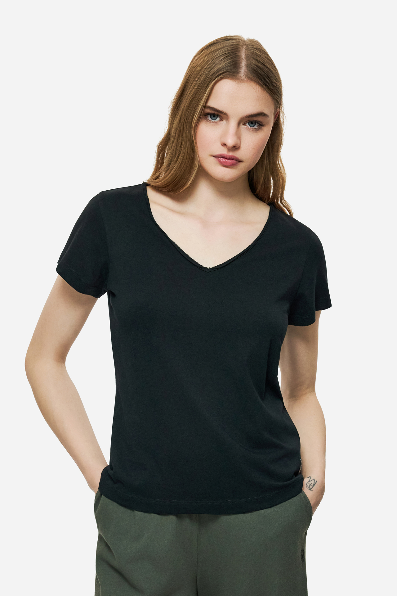 V-NECK T-SHIRT WITH PIPING
