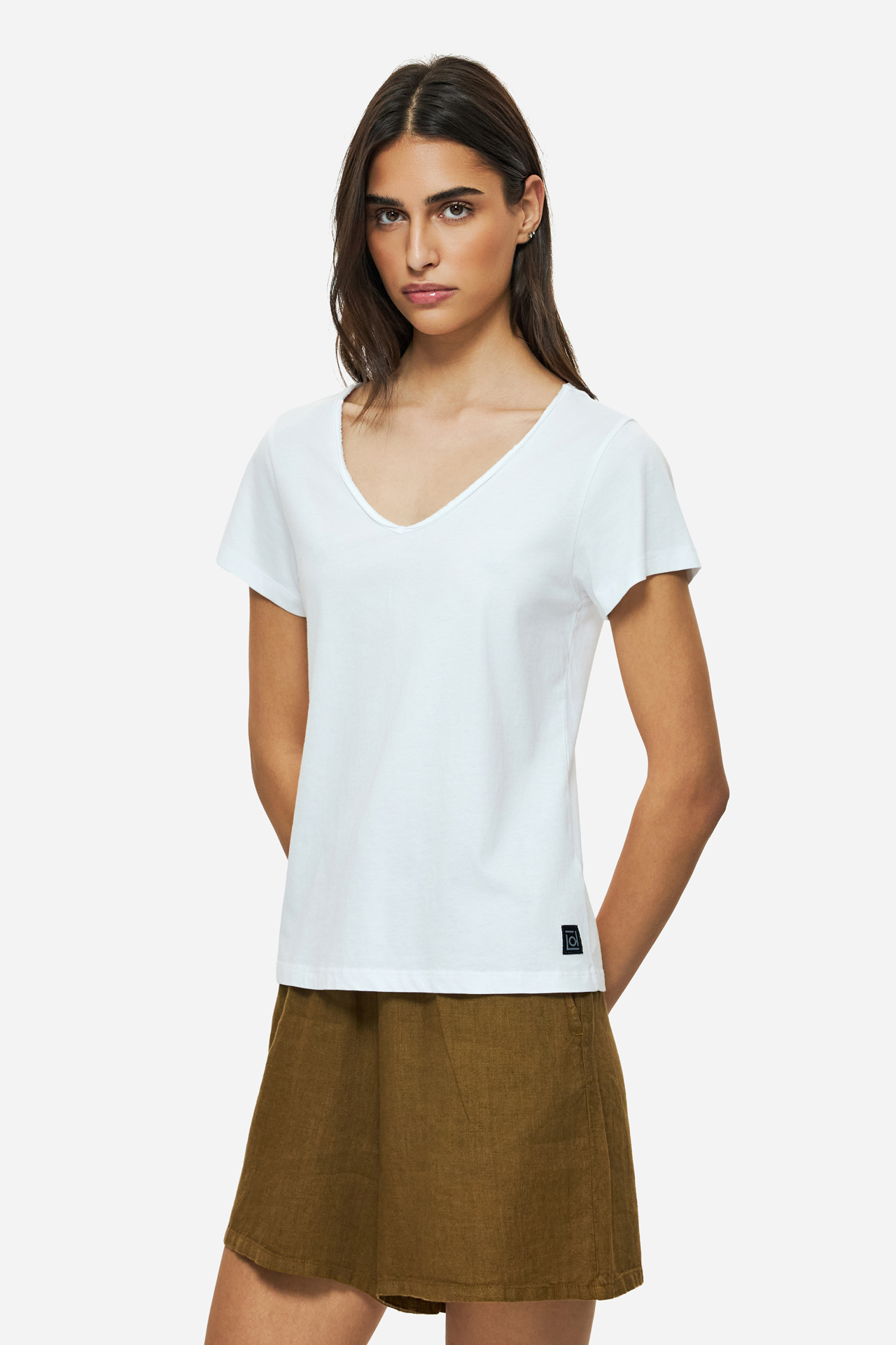 V-NECK T-SHIRT WITH PIPING