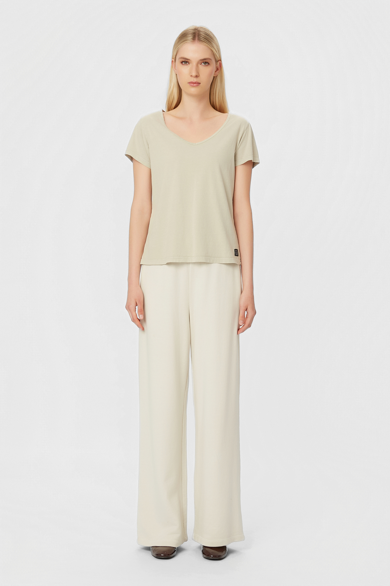 V-NECK T-SHIRT WITH PIPING