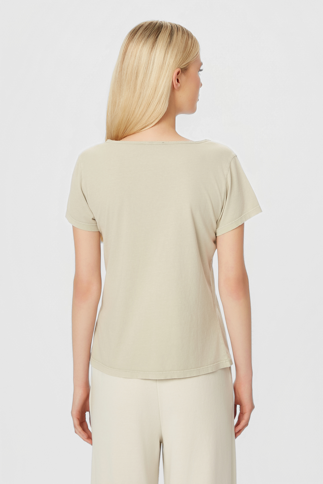 V-NECK T-SHIRT WITH PIPING