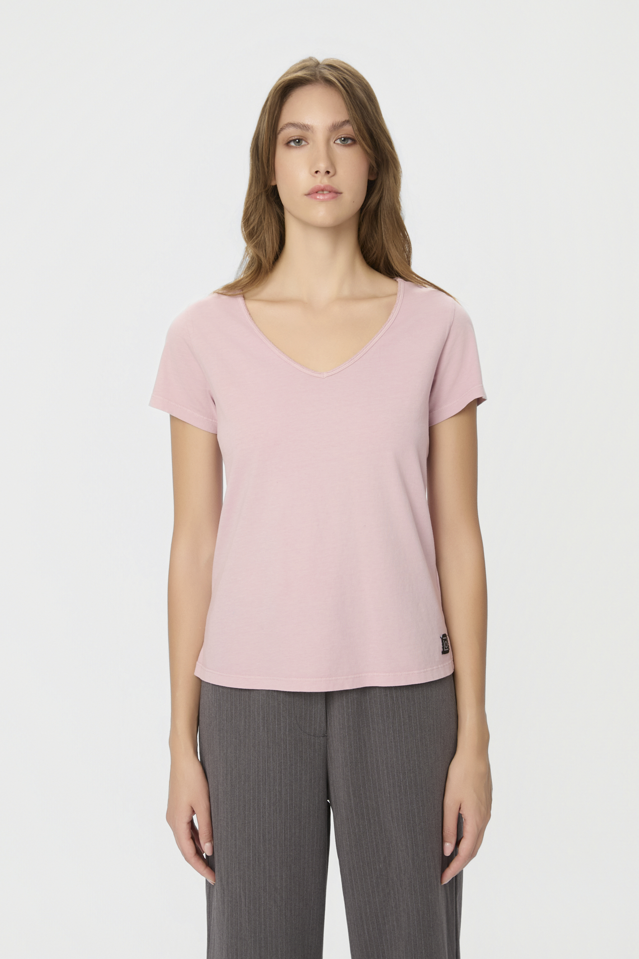 V-NECK T-SHIRT WITH PIPING