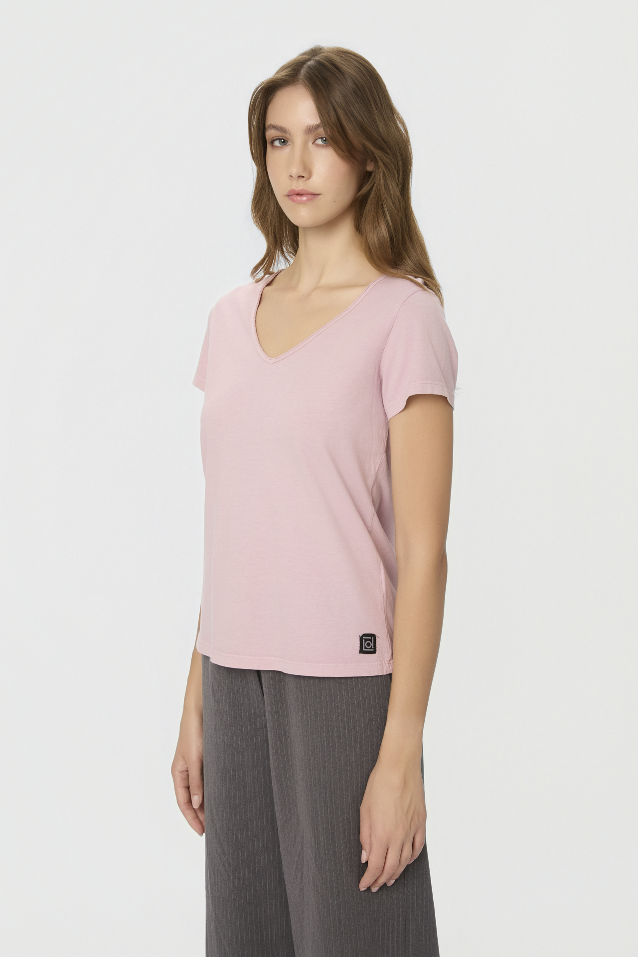 V-NECK T-SHIRT WITH PIPING