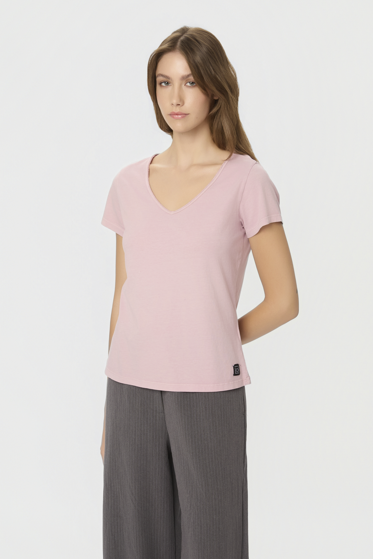 V-NECK T-SHIRT WITH PIPING