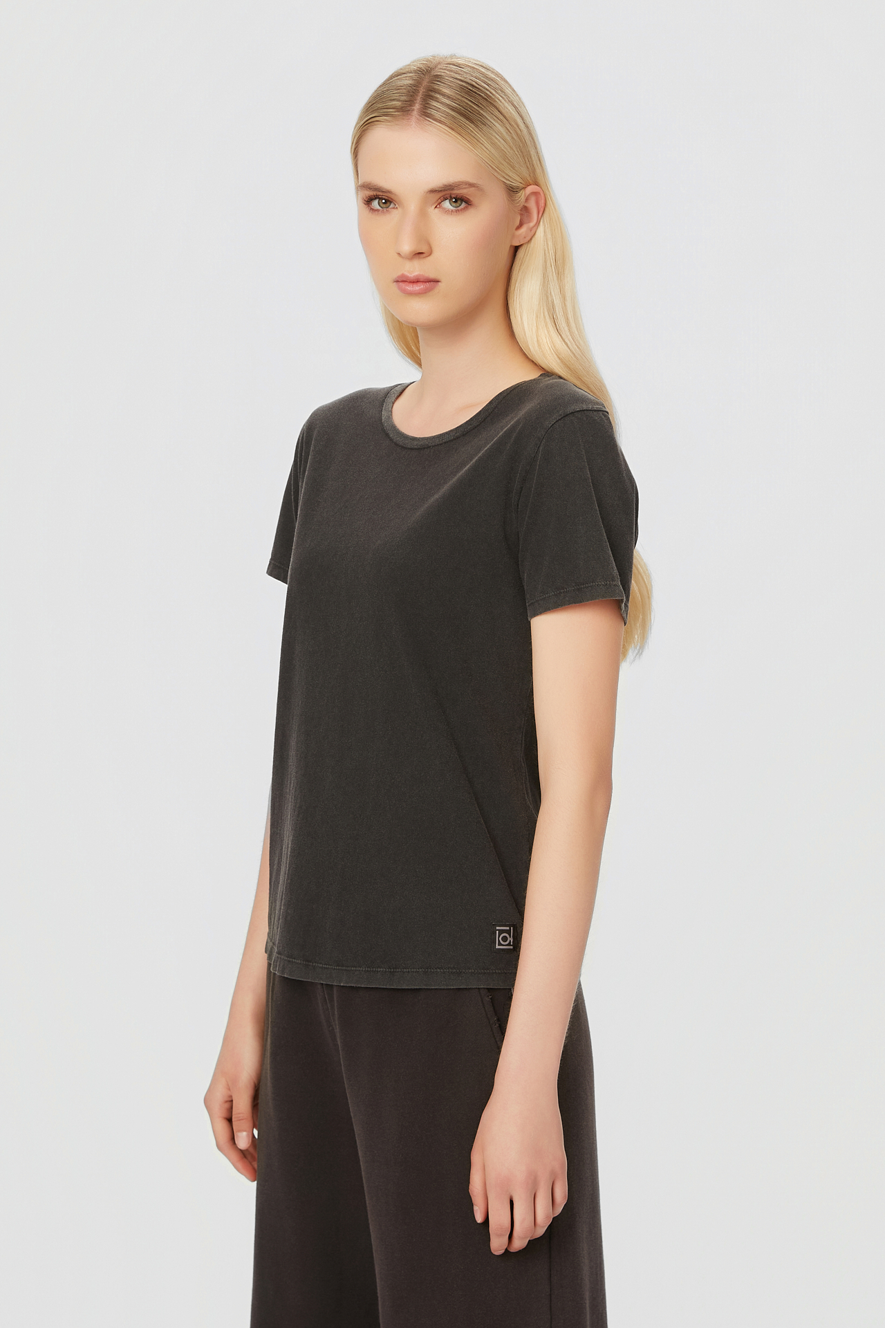 REGULAR ROUNDNECK T-SHIRT