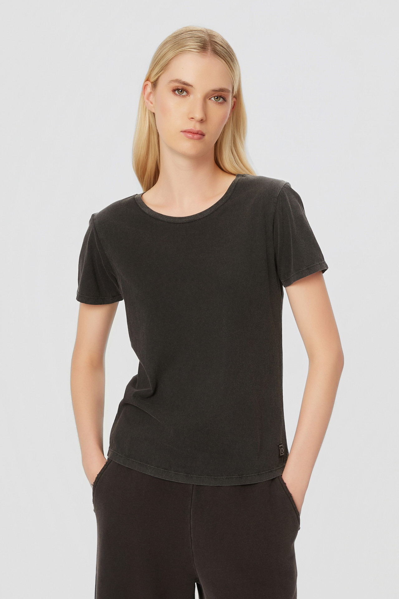 REGULAR ROUNDNECK T-SHIRT