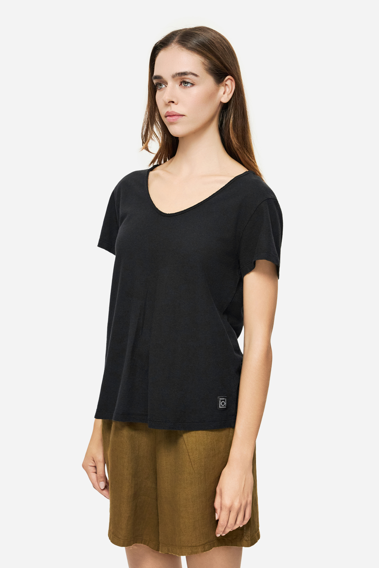 V-NECK LINEN BLEND T-SHIRT