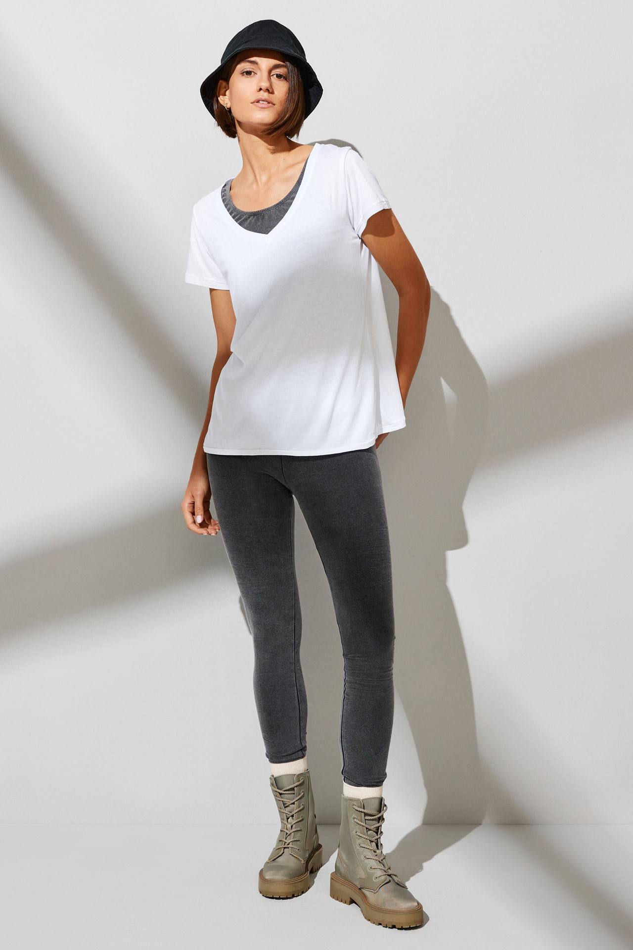 ORGANIC V NECK OPEN STITCH TEE