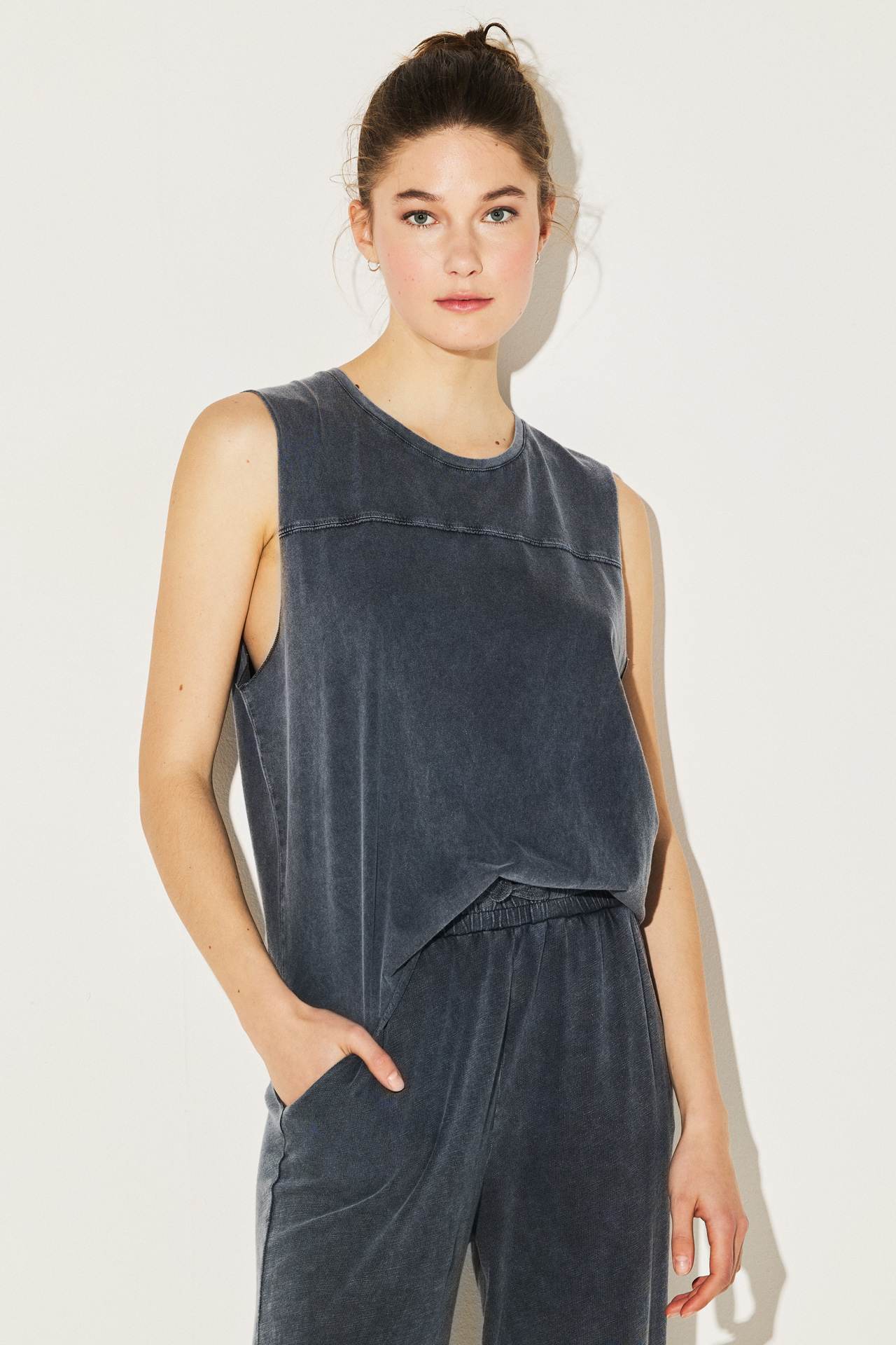 Frond Detailed Sleevless Top