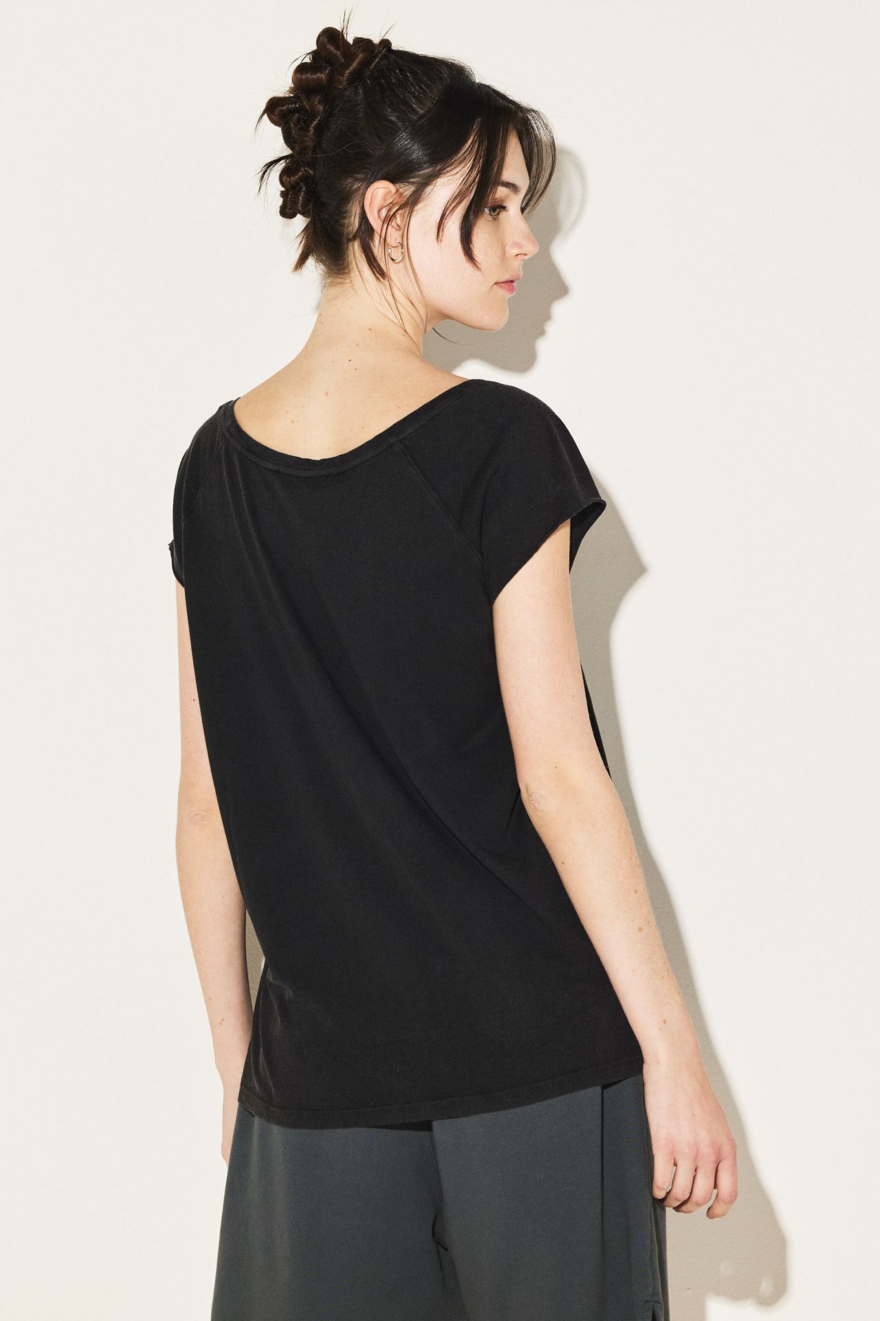 ORGANIC ROUND NECK RAGLAN TEE