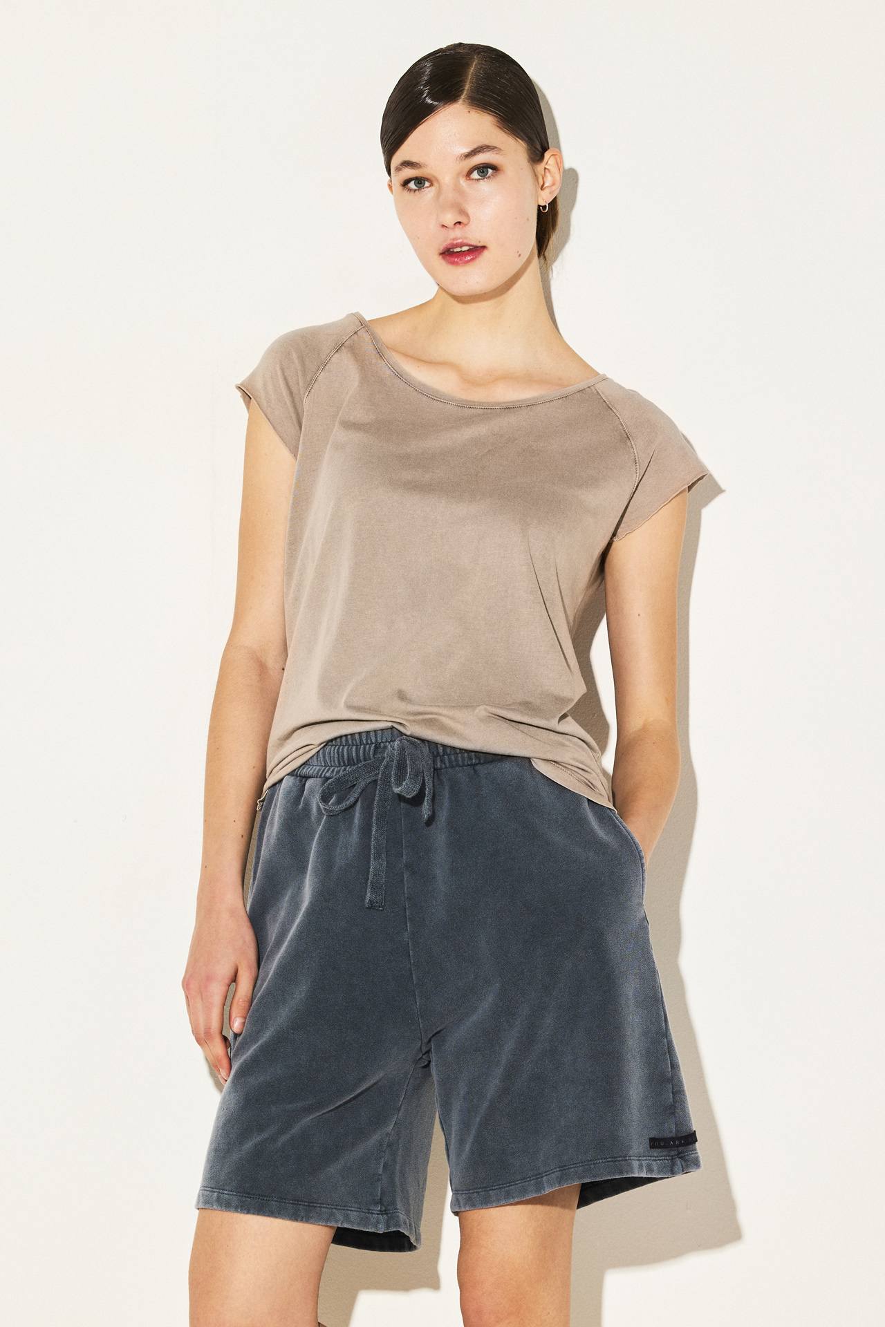 ORGANIC ROUND NECK RAGLAN TEE