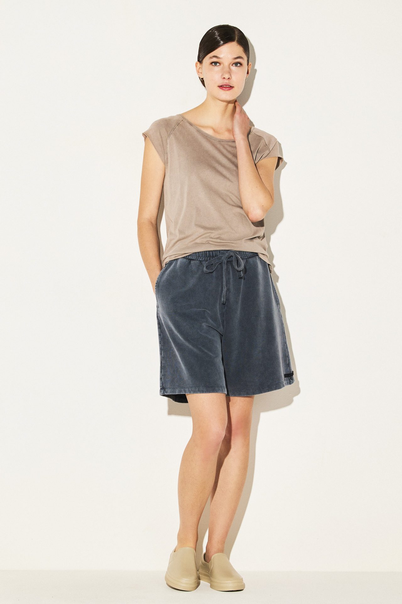 ORGANIC ROUND NECK RAGLAN TEE
