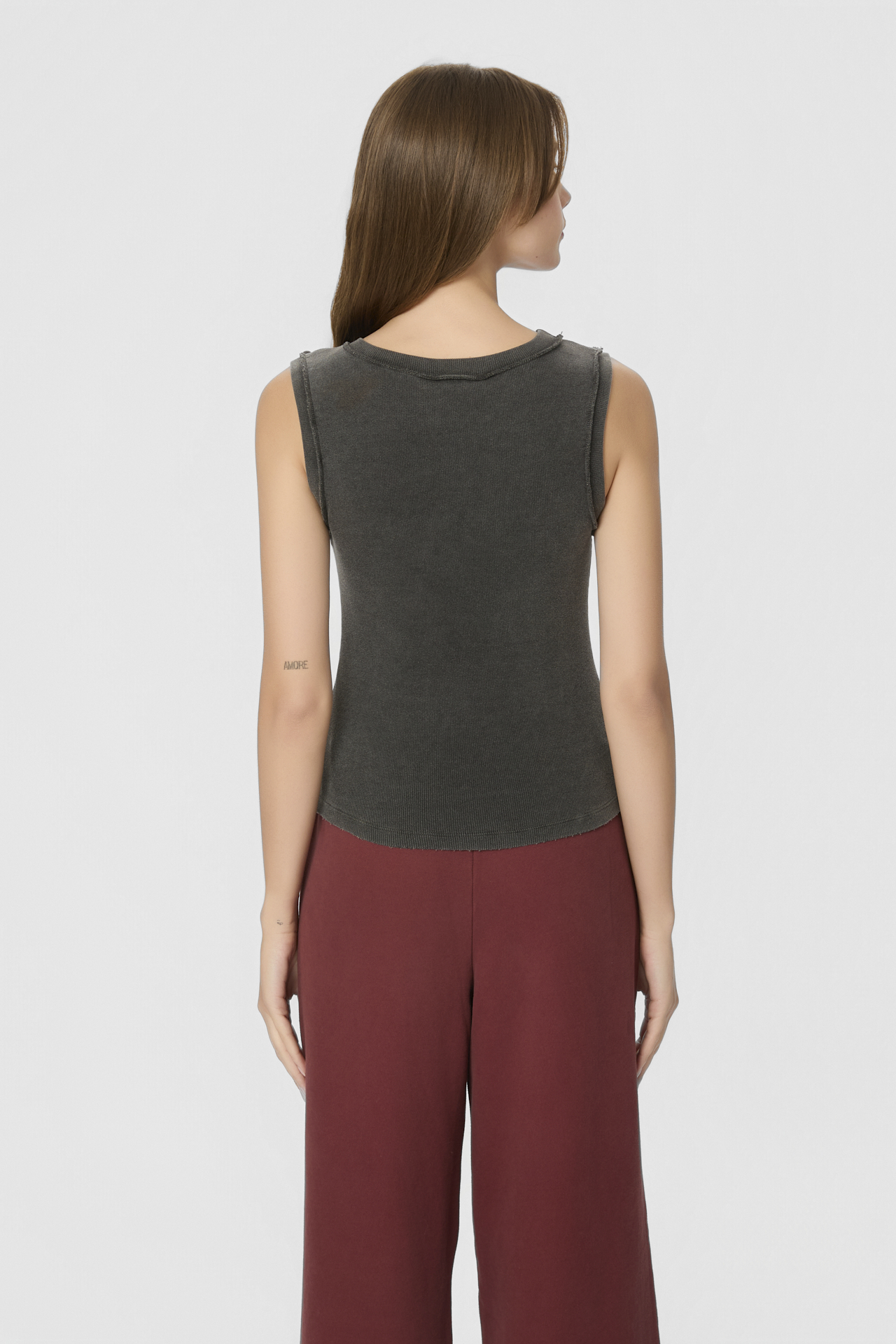 CURVED HEM RIB TANK TOP