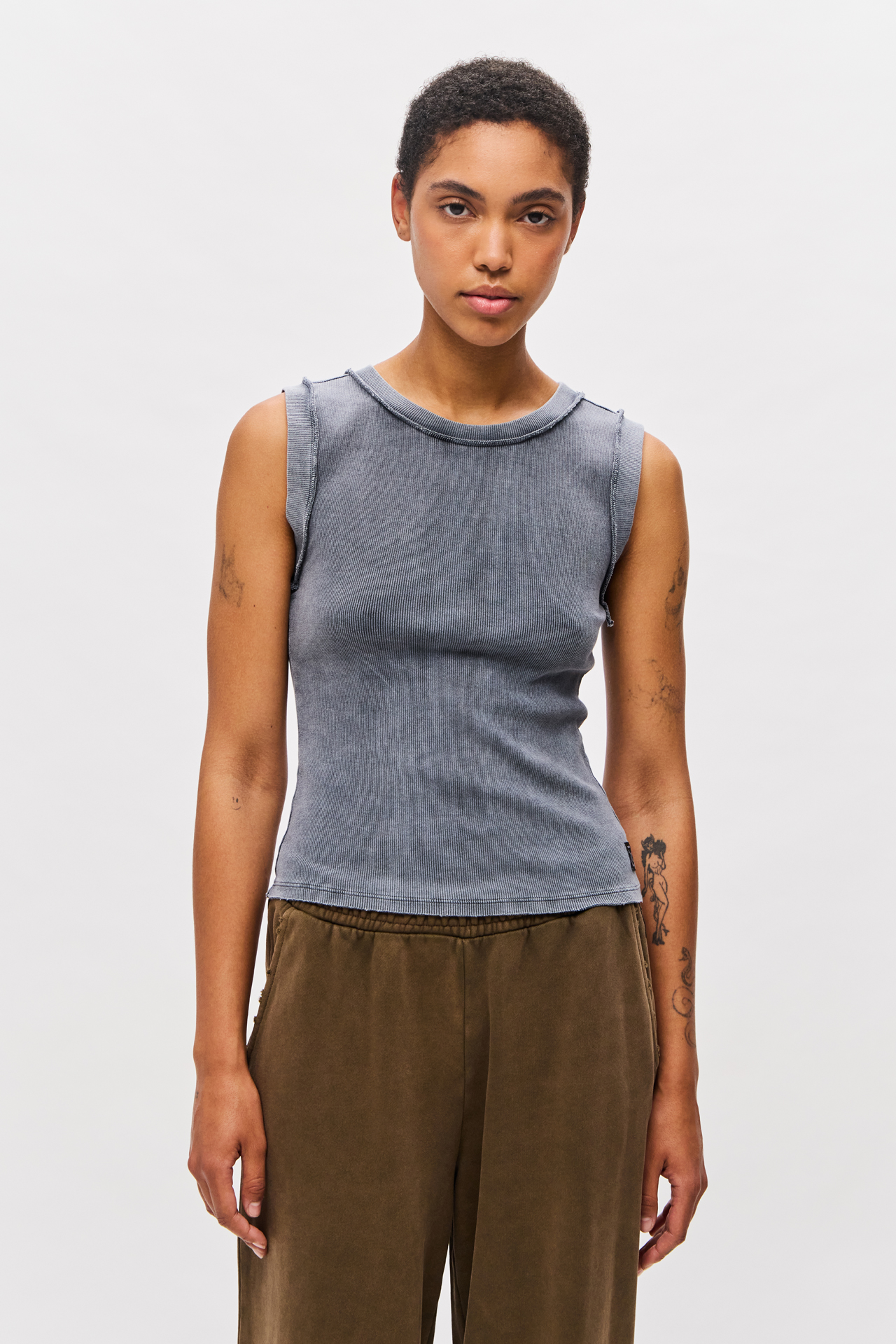 CURVED HEM RIB TANK TOP