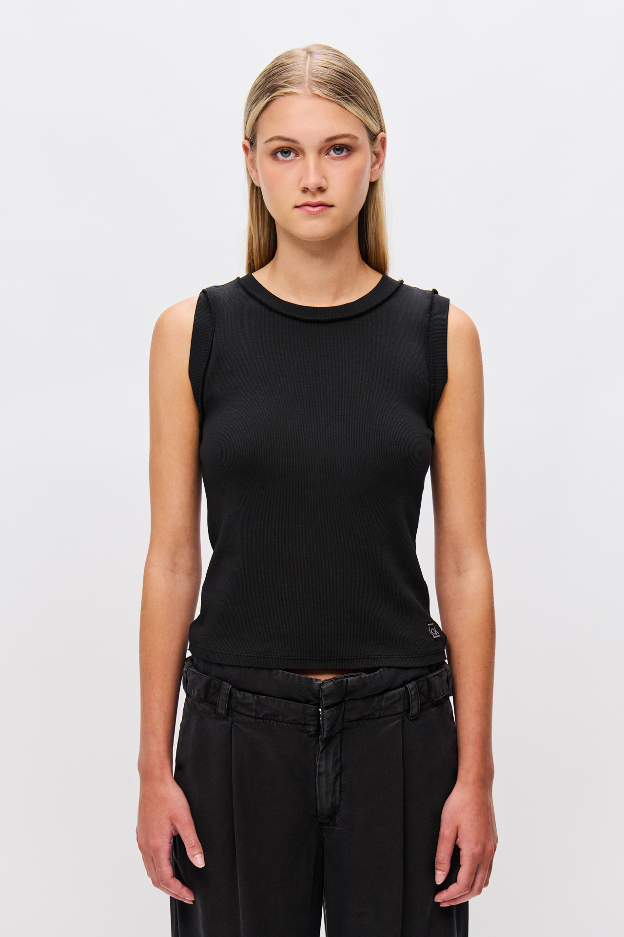 CURVED HEM RIB TANK TOP