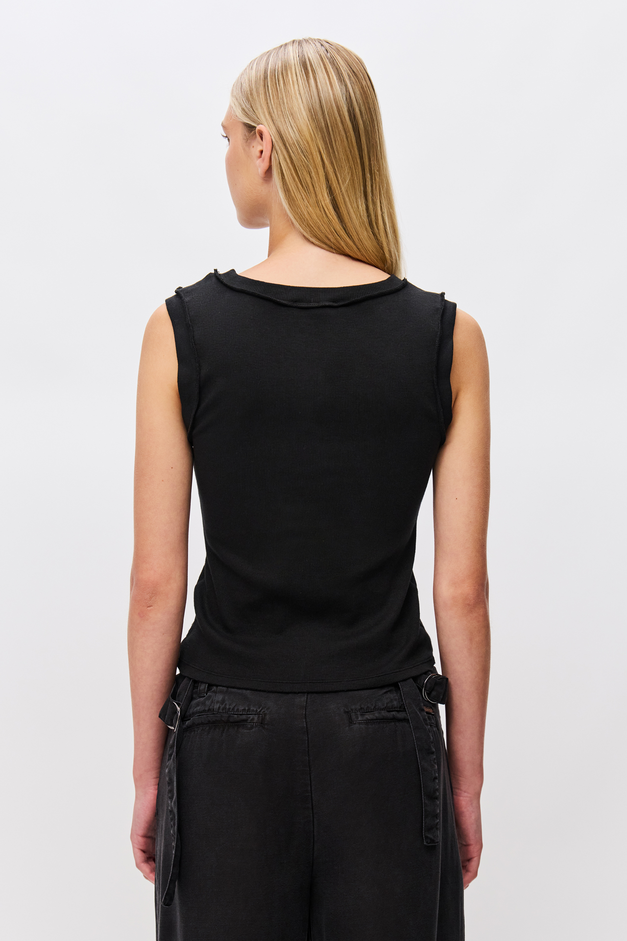 CURVED HEM RIB TANK TOP