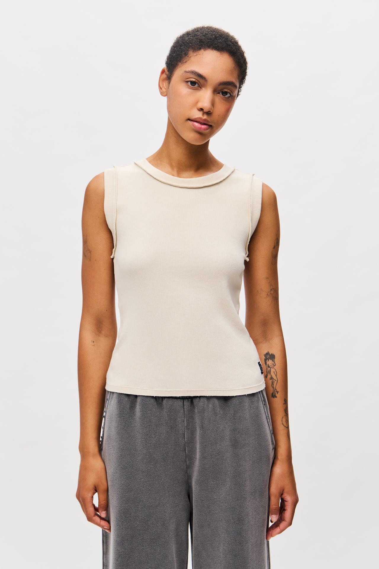 CURVED HEM RIB TANK TOP