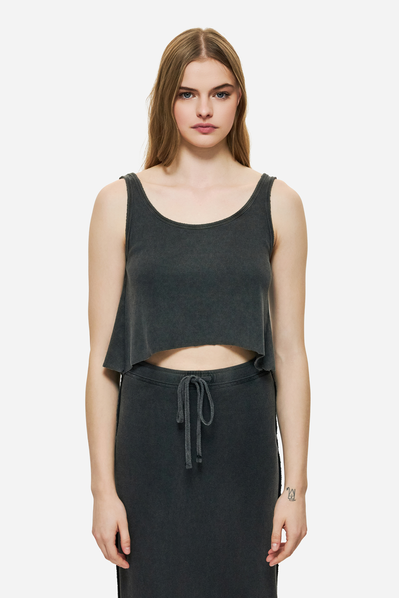 CROPPED TANK TOP WITH RAW EDGES