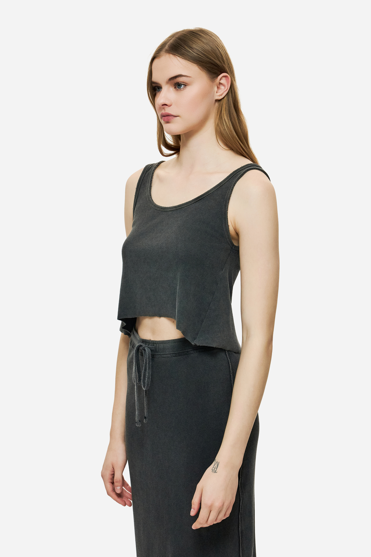CROPPED TANK TOP WITH RAW EDGES