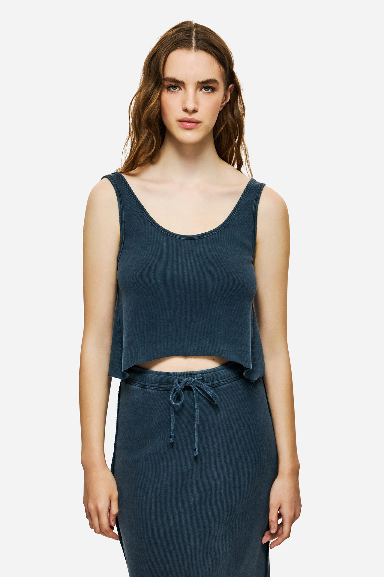 CROPPED TANK TOP WITH RAW EDGES